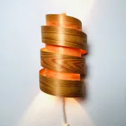 Applique murale courbée en placage de pin par designer inconnu, Suède, années 1970.