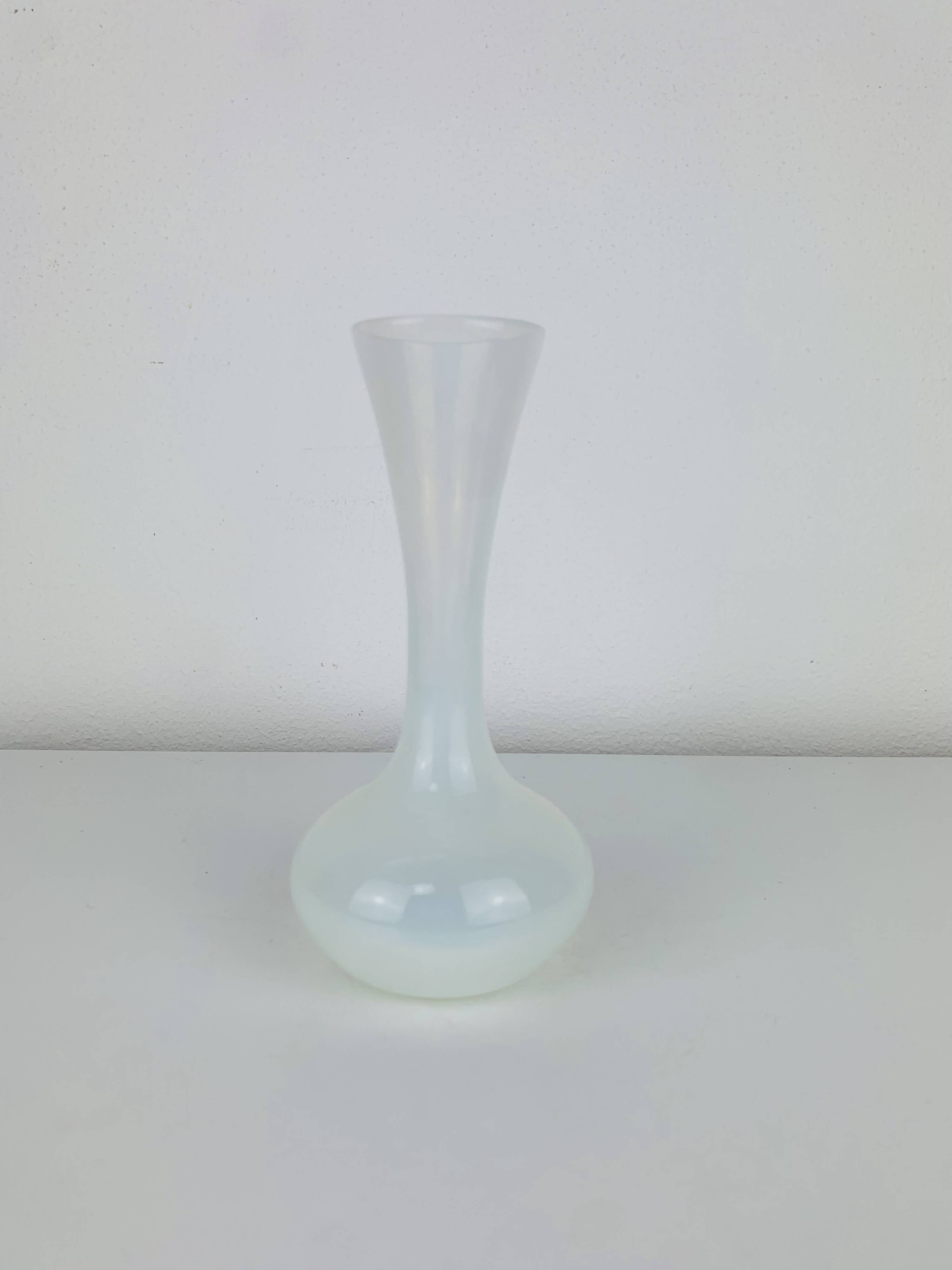 Vase en verre opalescent, vintage