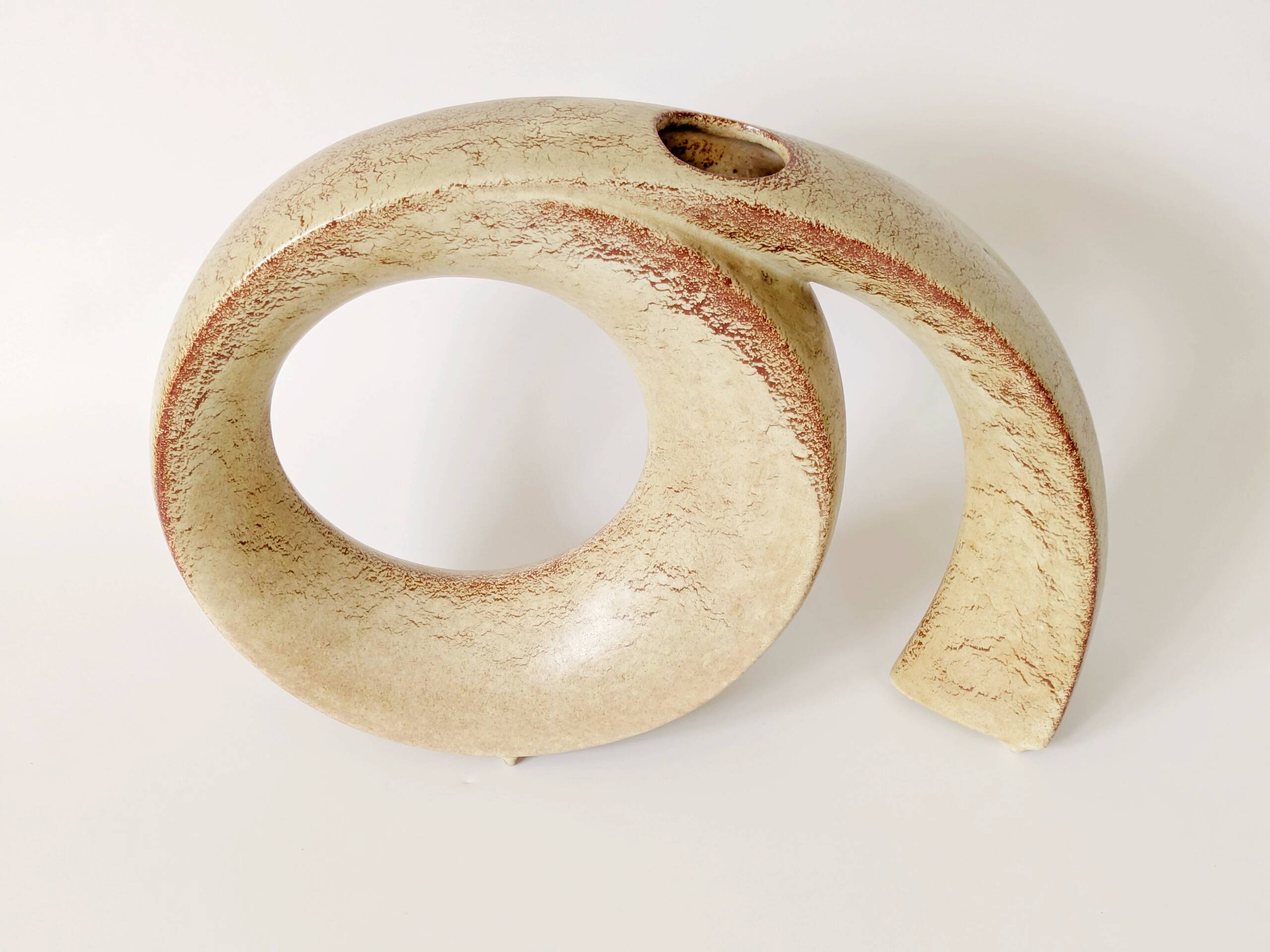 Vase sculptural Bertoncello, céramique italienne tabac, années 60