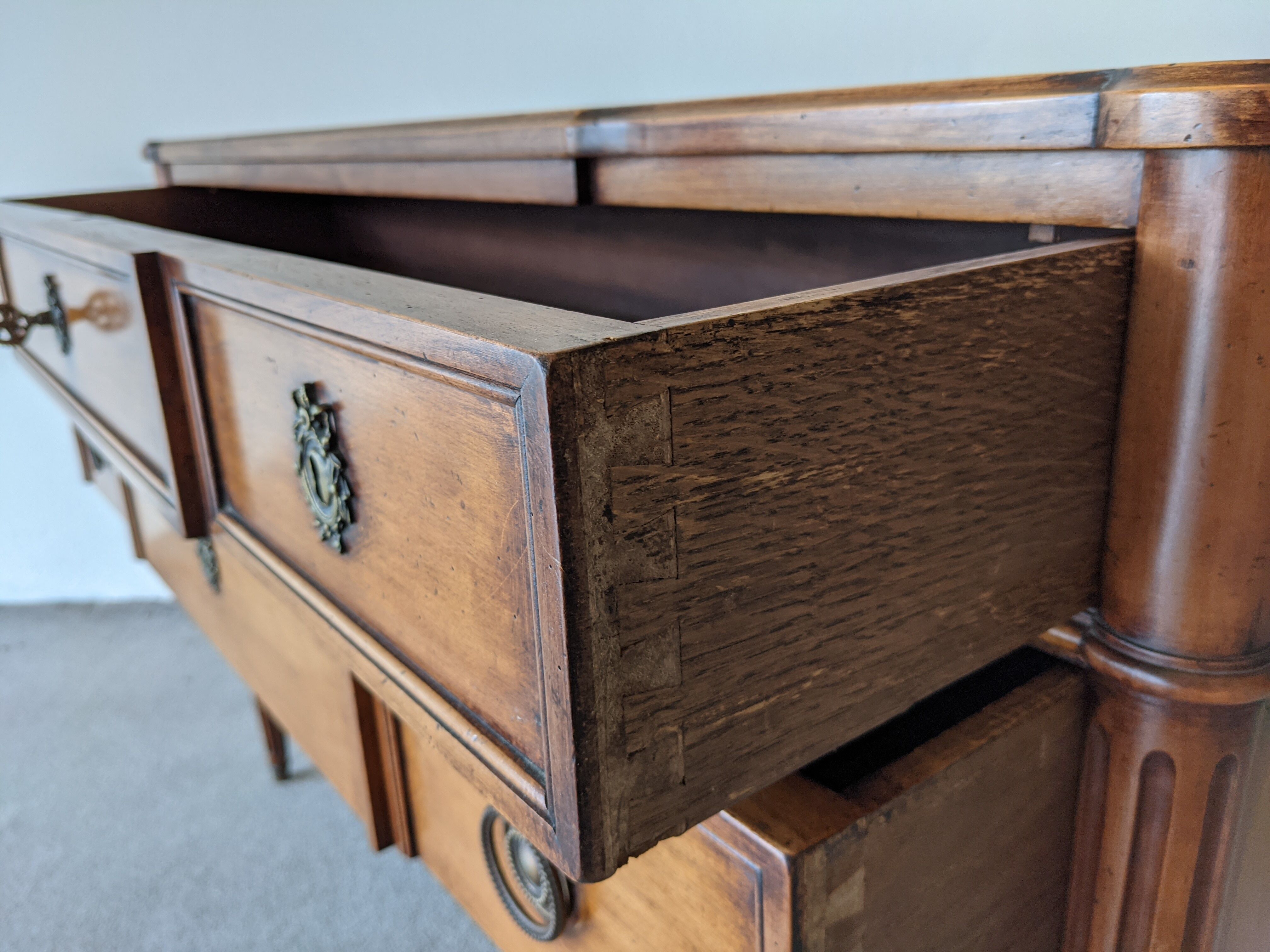Commode de style Louis XVI