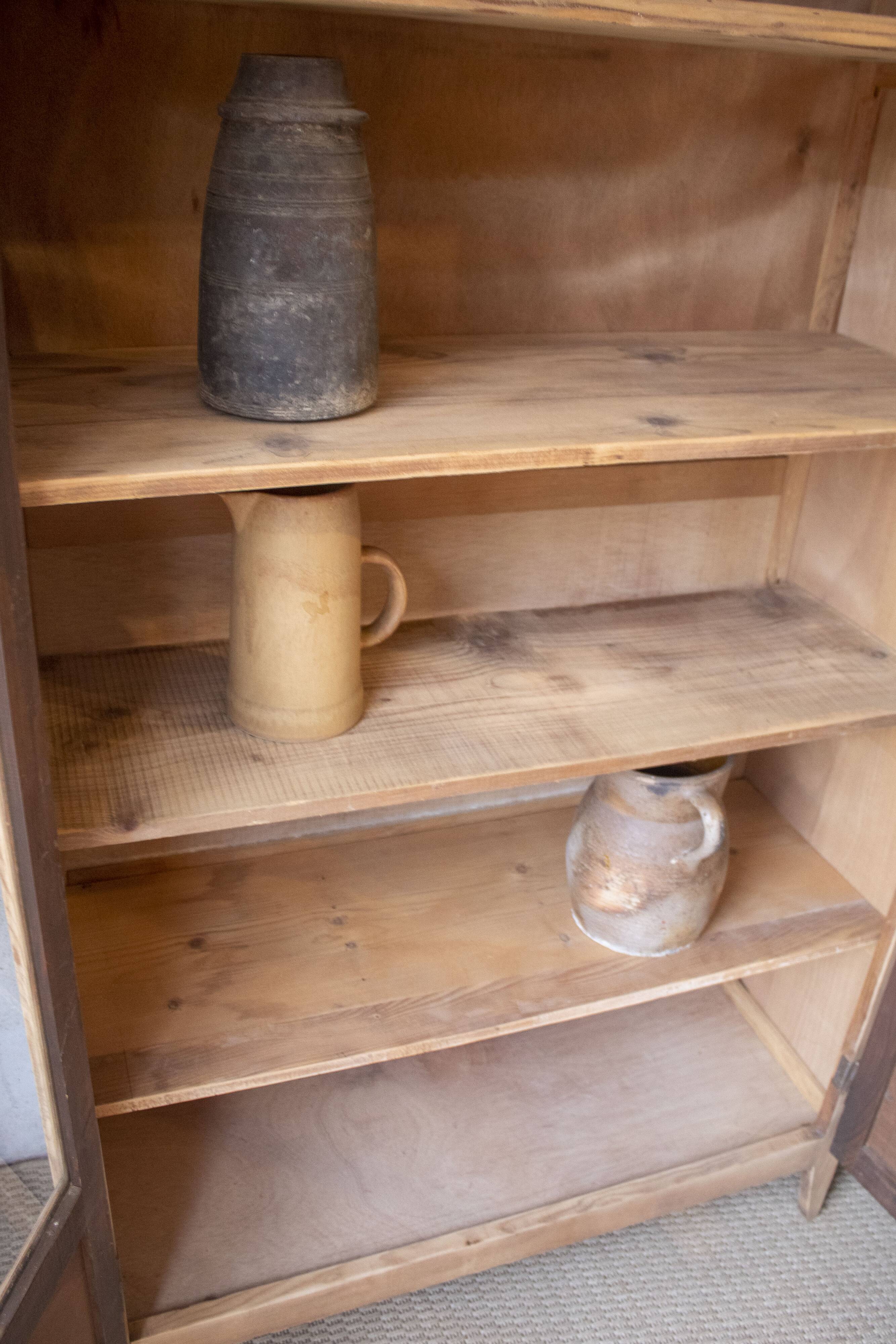 Armoire bibliotheque vitrée parisienne