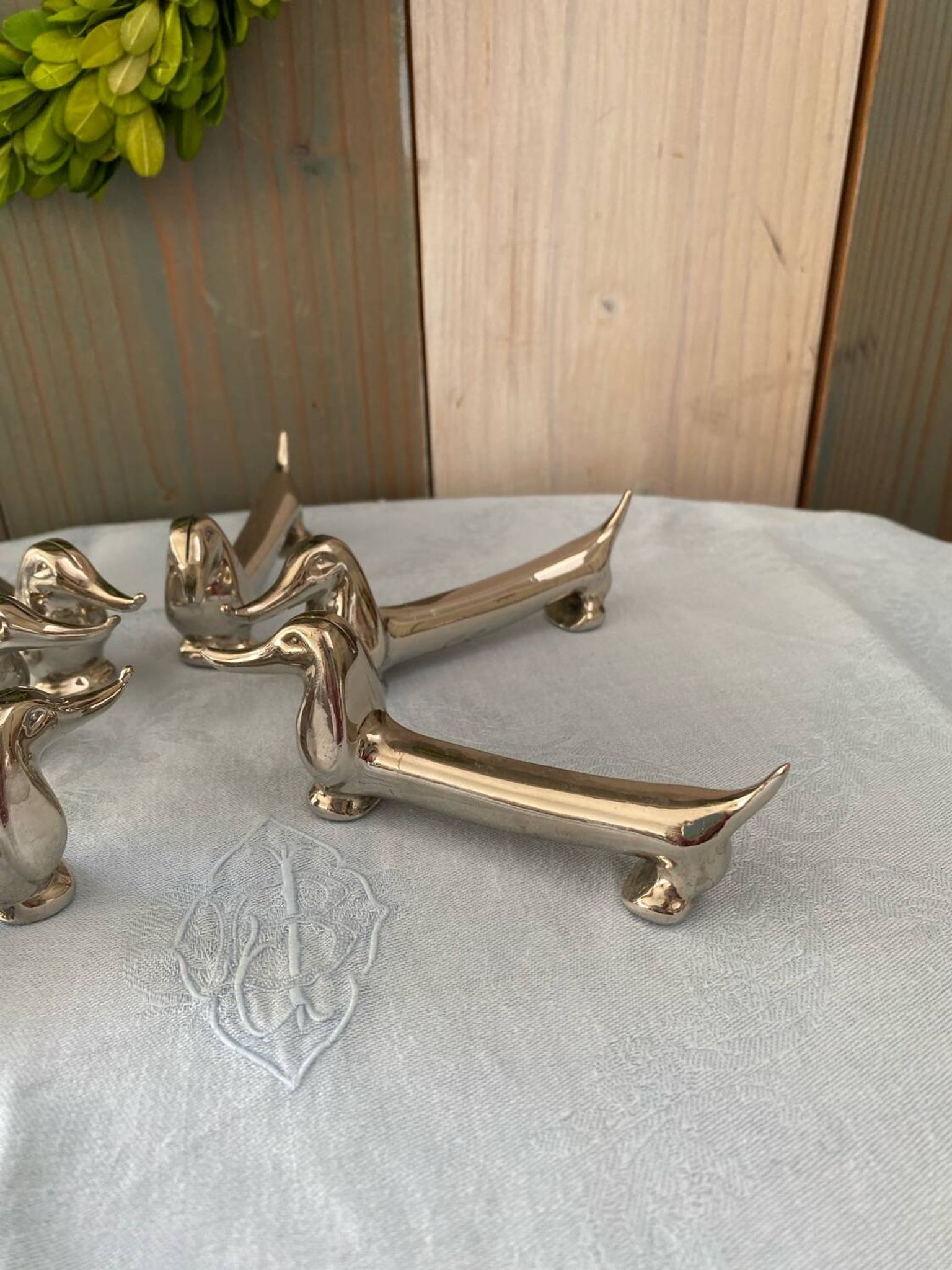 Lot de 6 Porte-couteaux teckel V. Bugatti vintage