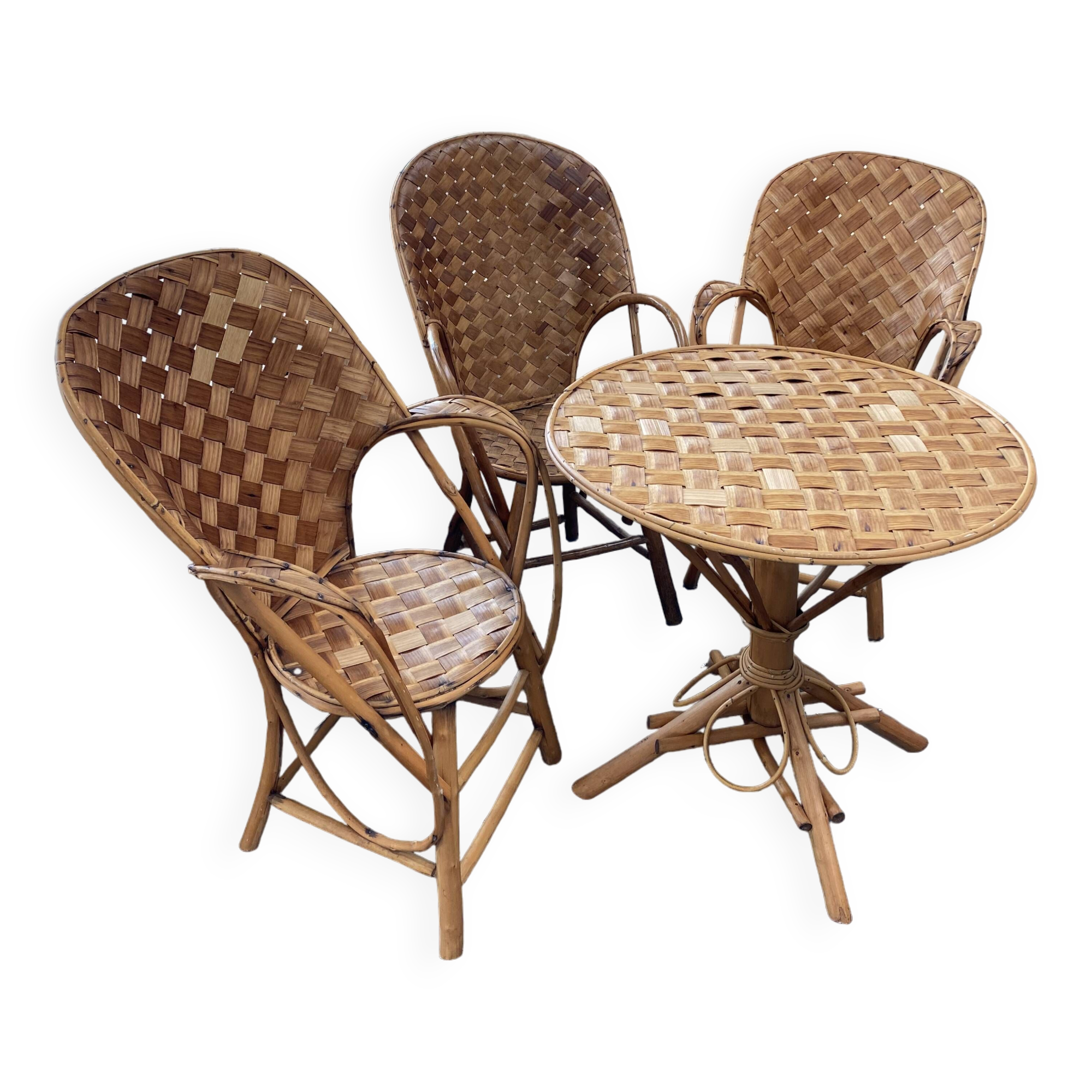 Ensemble composé d’une table et trois fauteuils en lamelles de châtaignier années 50/60