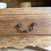 Bibliothèque en bois rénovée