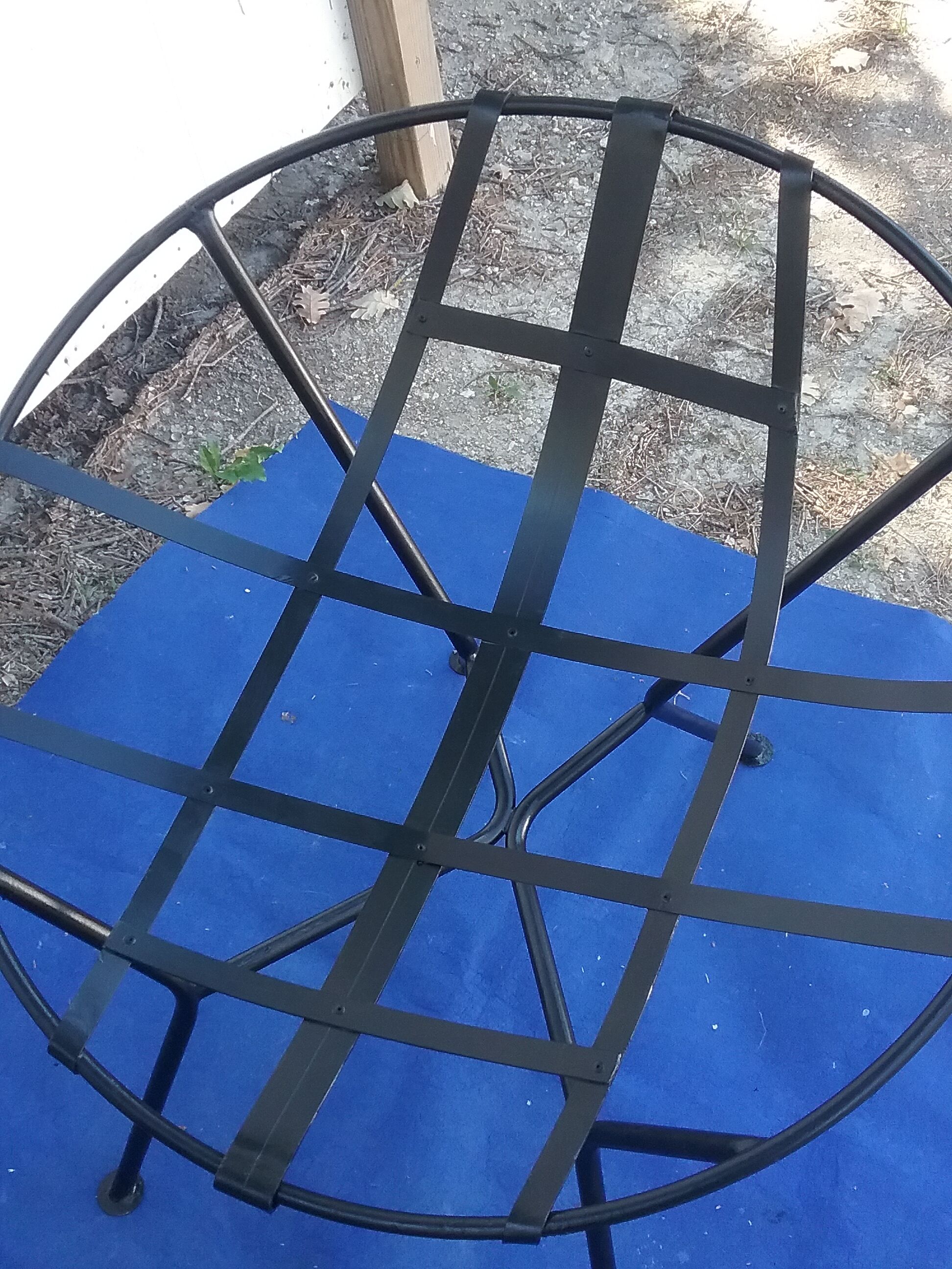 Paire de fauteuils vintage corbeille