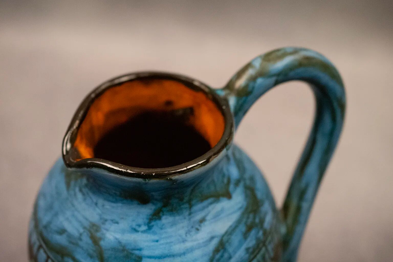 Blue ceramic pitcher with frieze by Jérôme Massier – Vallauris