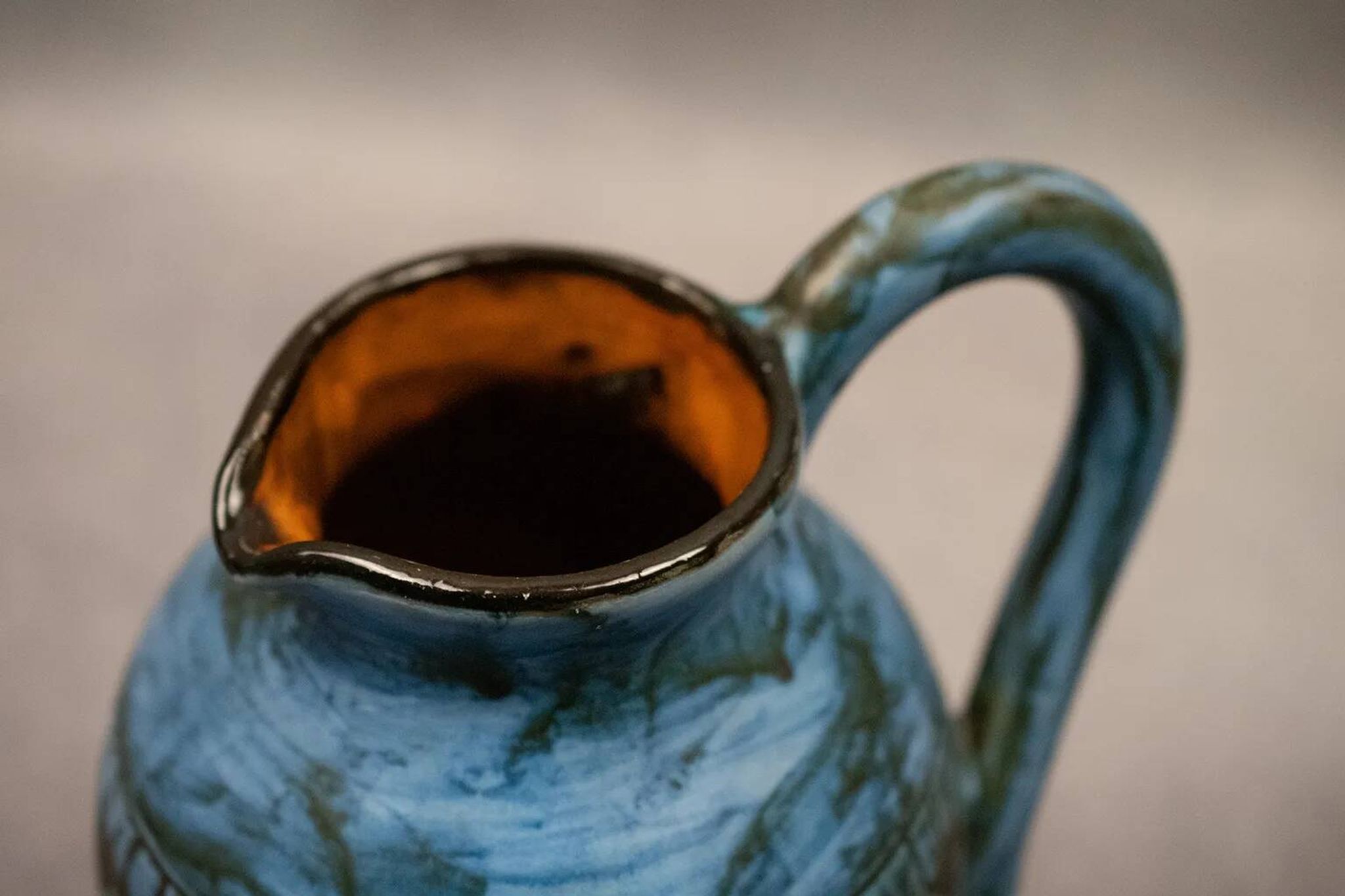 Blue ceramic pitcher with frieze by Jérôme Massier – Vallauris