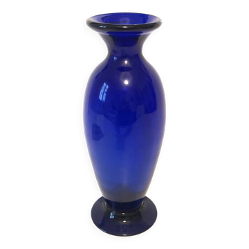 Footed vase