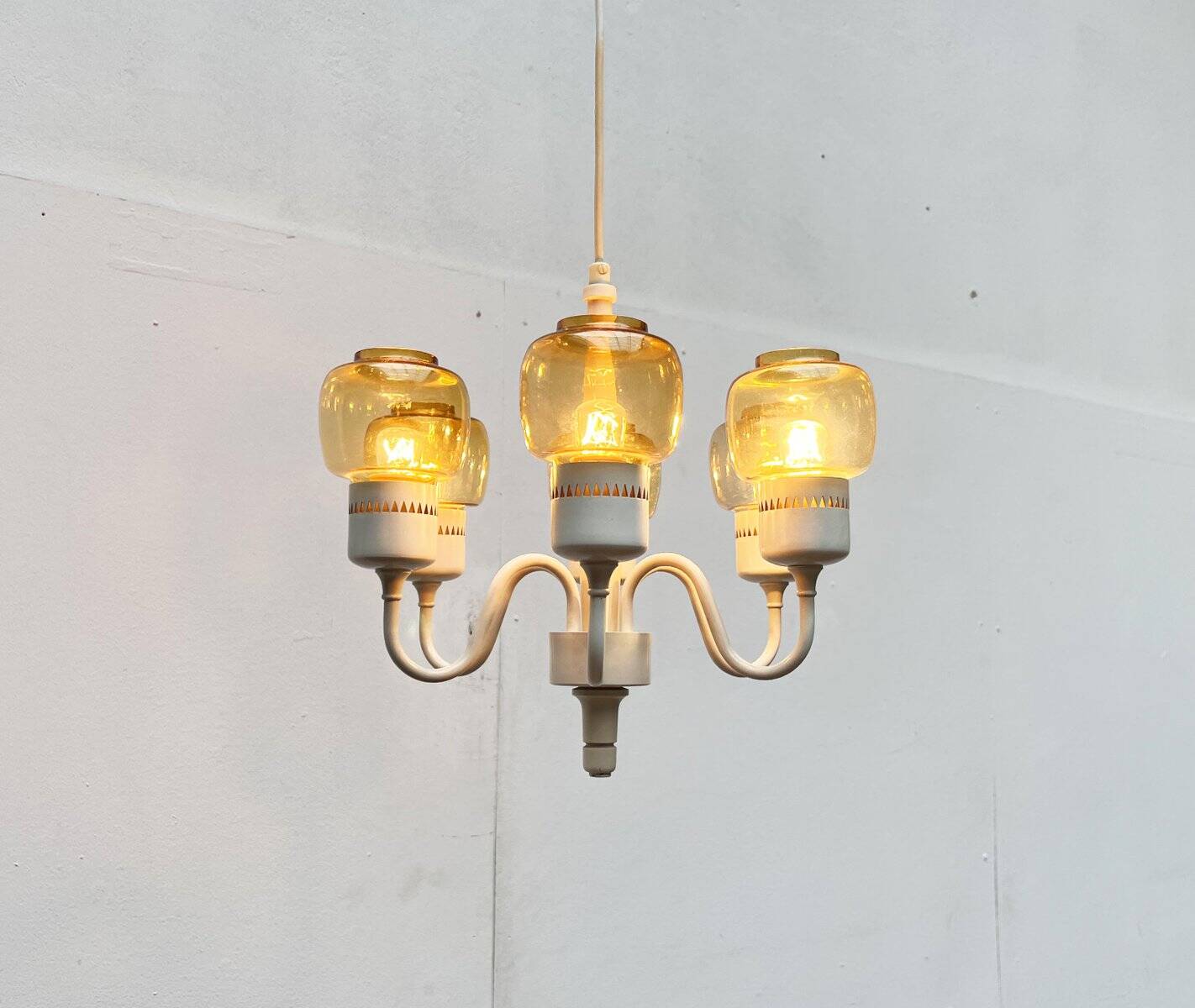 Swedish mid-century chandelier T526 with amber glass by Hans-Agne Jakobsson for Hans-Agne Jakobsson Ab, 1960s.