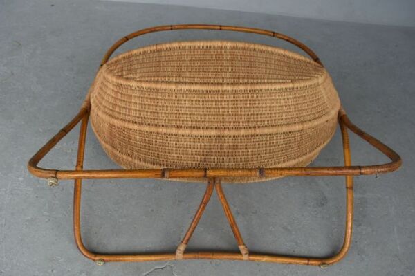 Berceau ancien en bois exotique style bambou et paillage