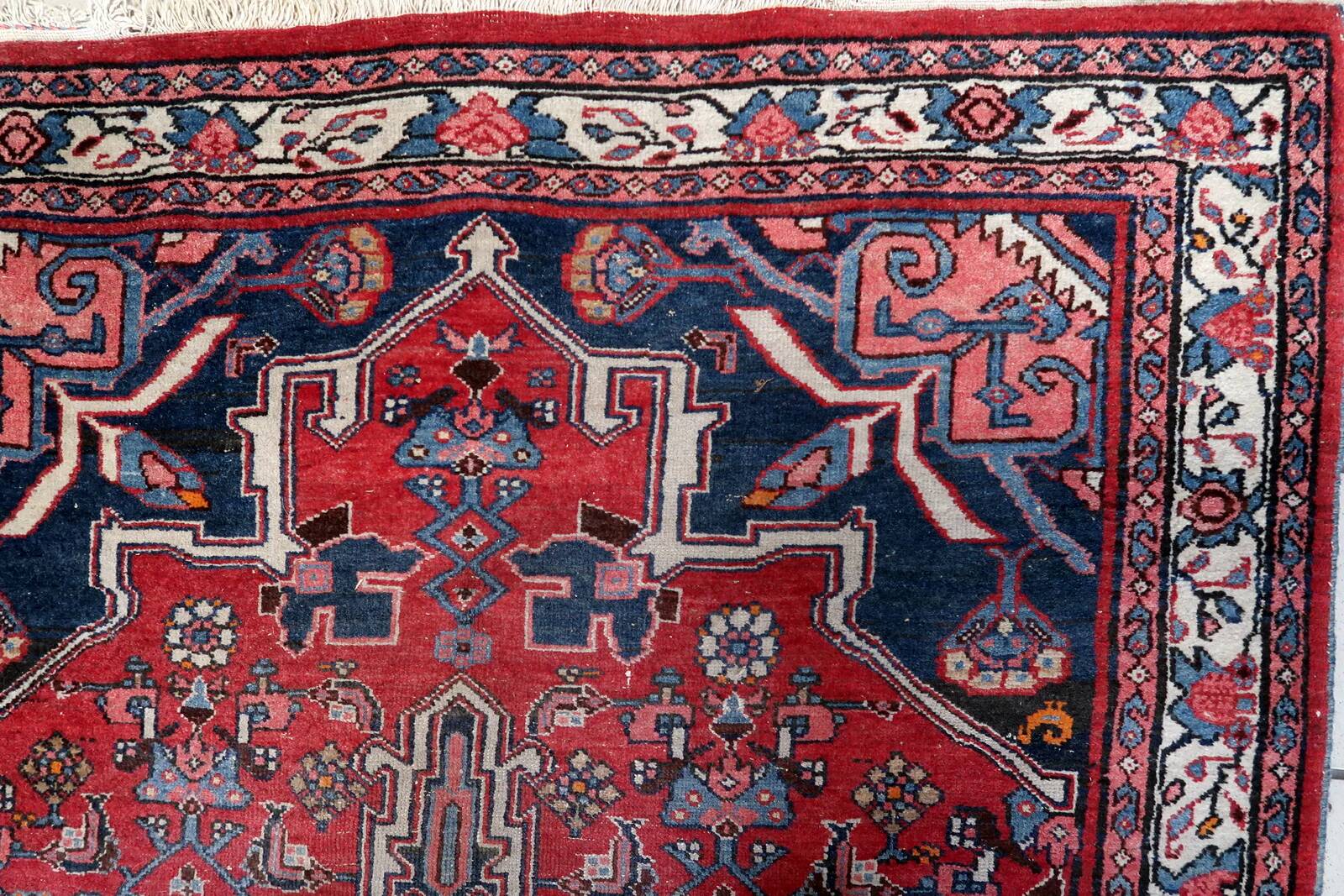 Handmade vintage Persian Bidjar rug 112cm x 176cm, 1960s