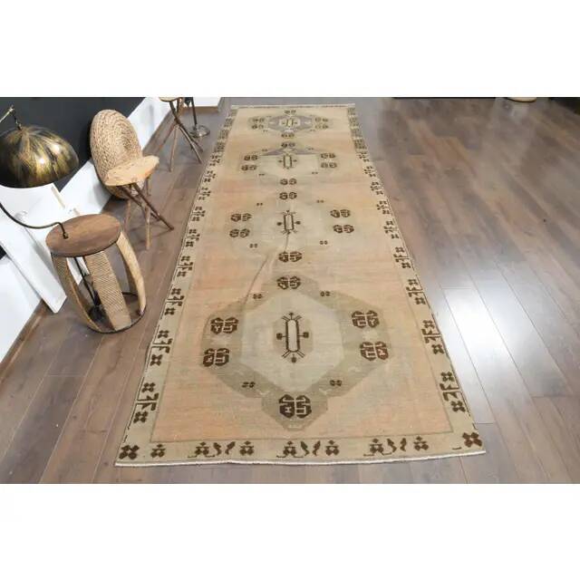 Tapis couloir en laine et coton fait main Oushak turc des années 1970, 137x404.