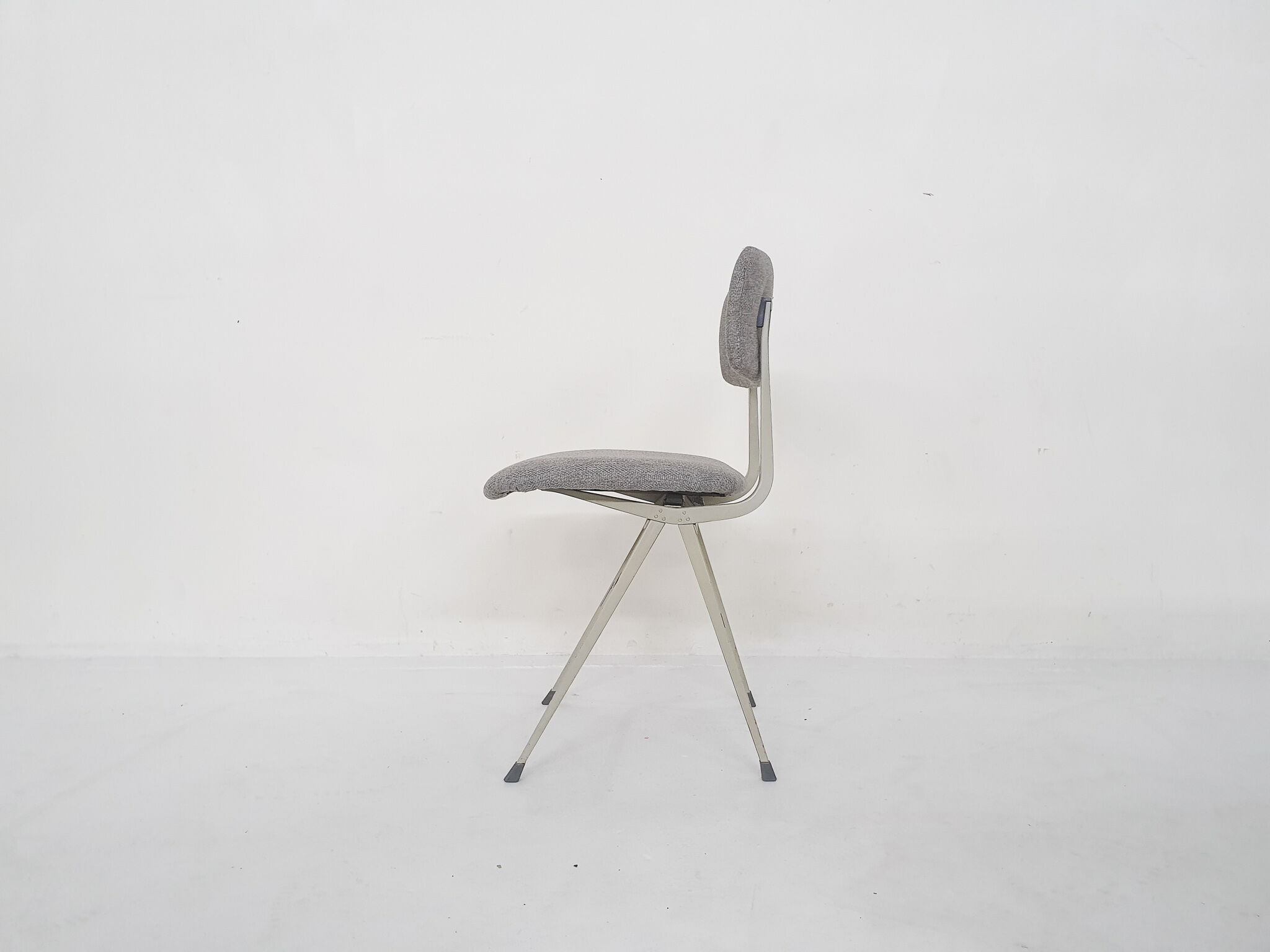 Grey Friso Kramer for Ahrend de Cirkel "Result"chair, The Netherlands 1960's