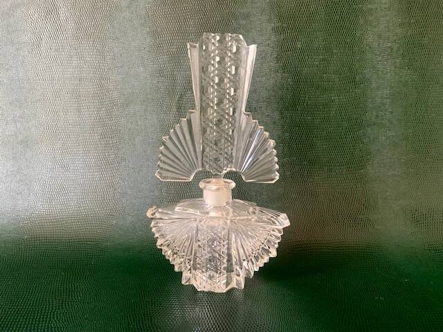Art Deco perfume bottle in bohemian crystal engraved 1930