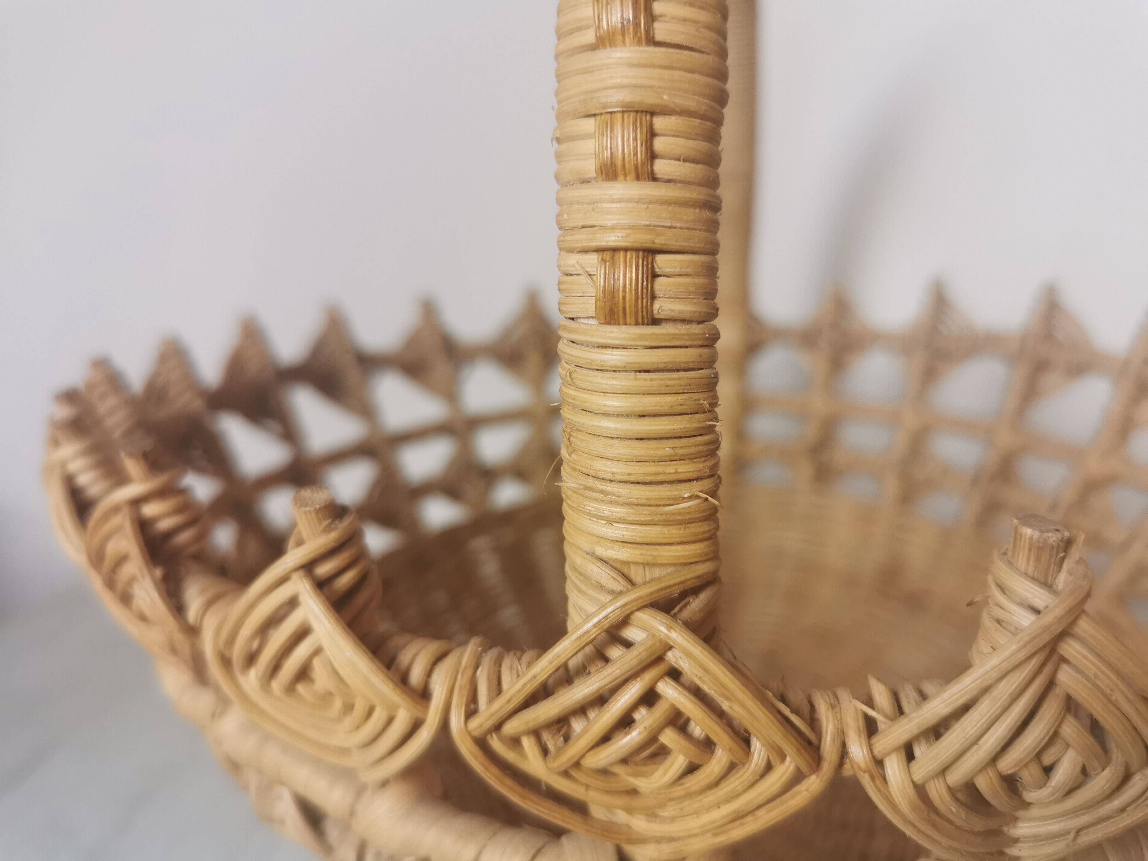 Wicker braided basket