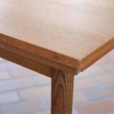 Scandinavian extendable table
