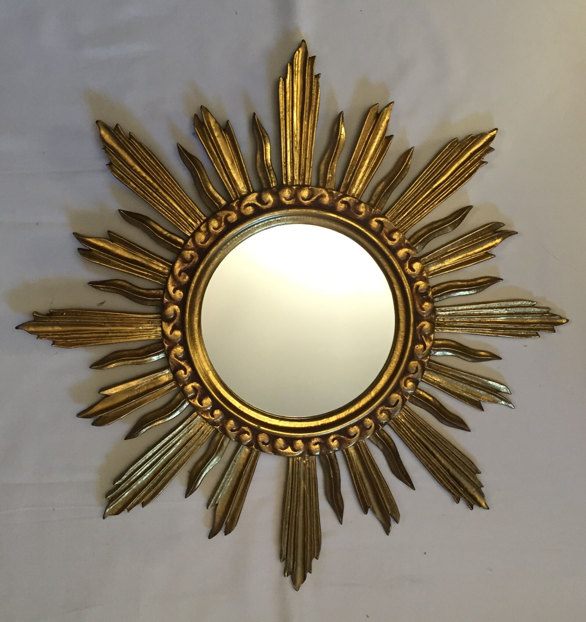 Miroir soleil en bois doré 60x60 cm