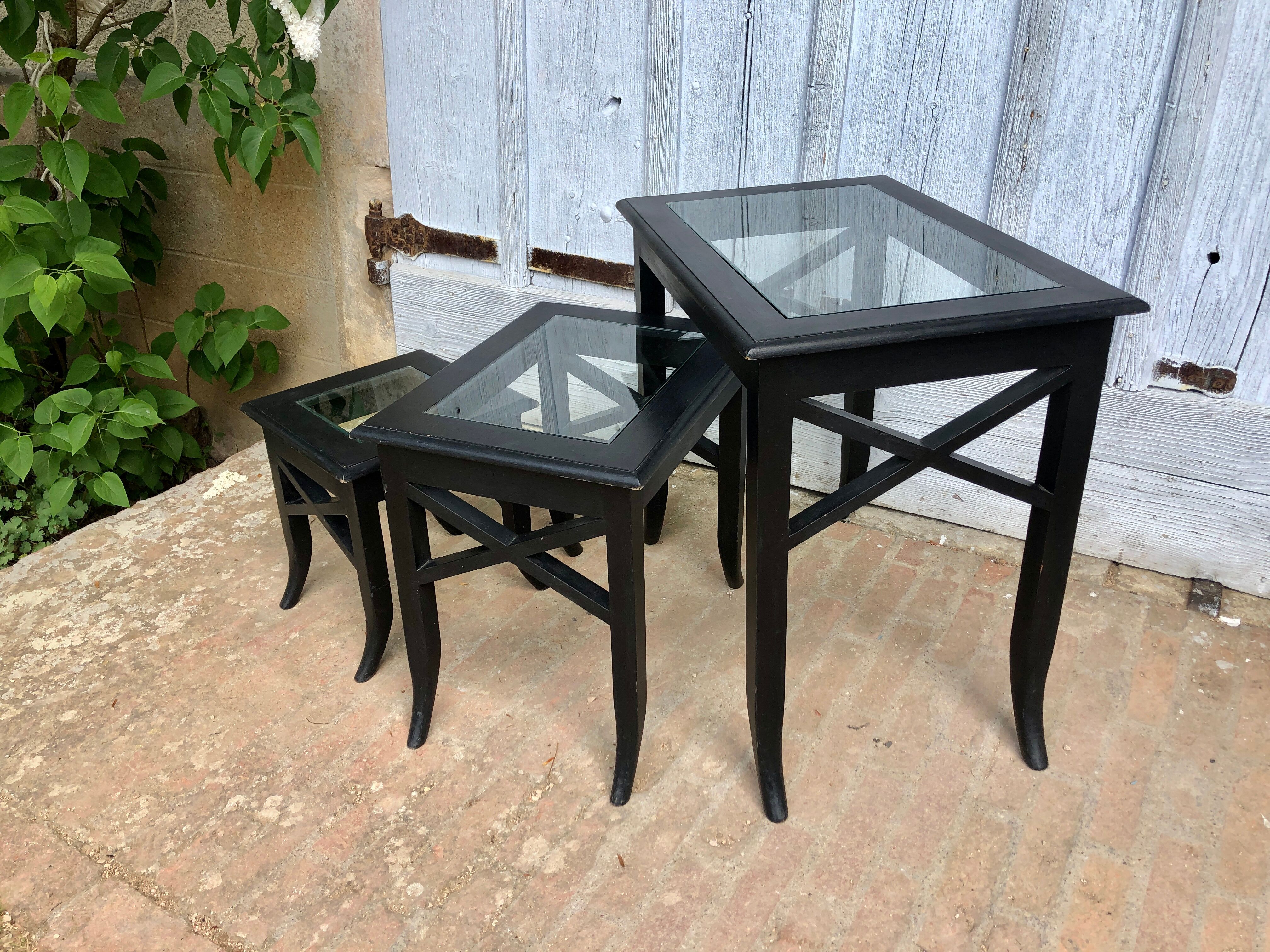 Set de 3 tables gigognes en verre et bois noir