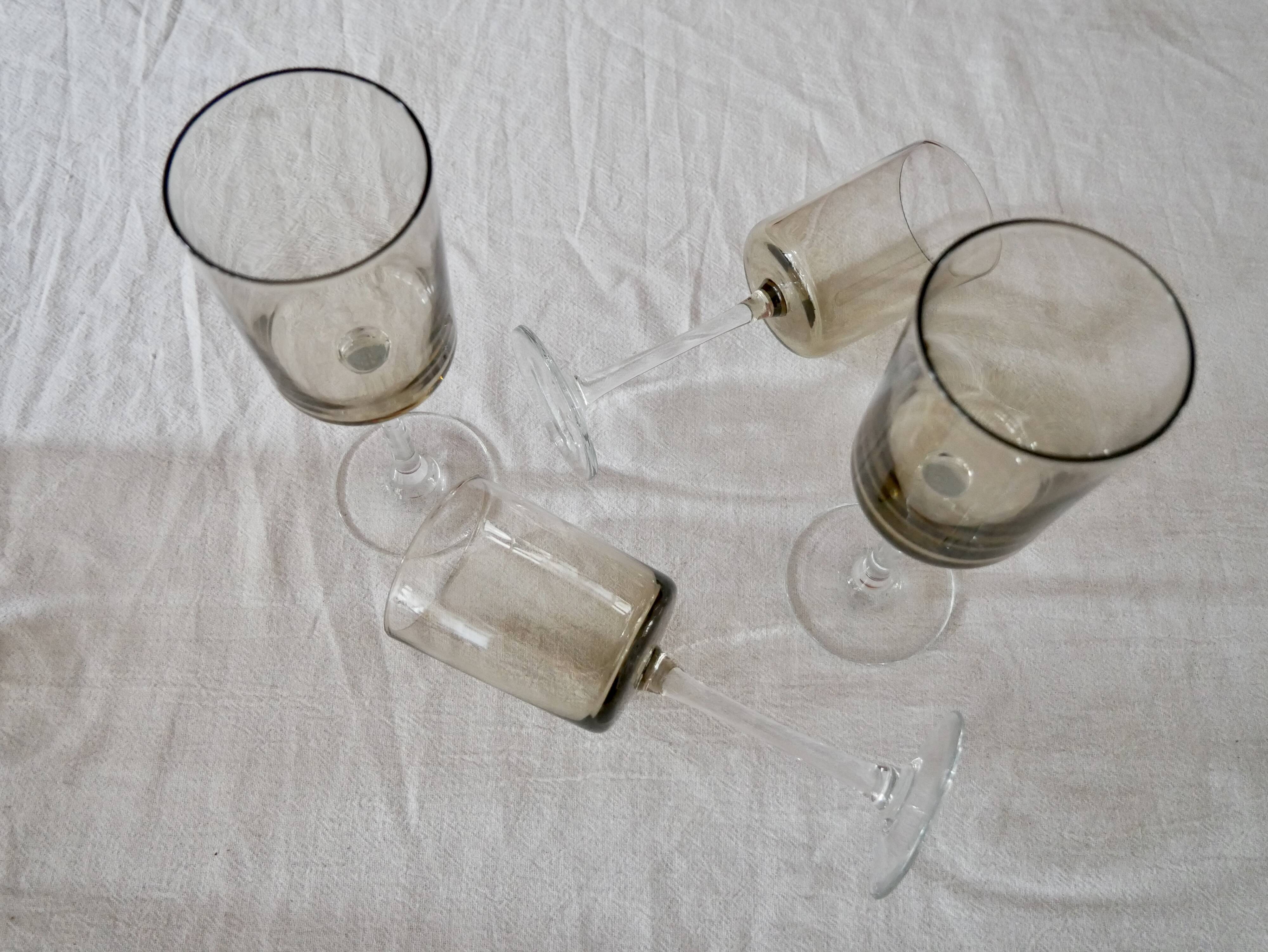 Set of 4 glasses with smoked feet
