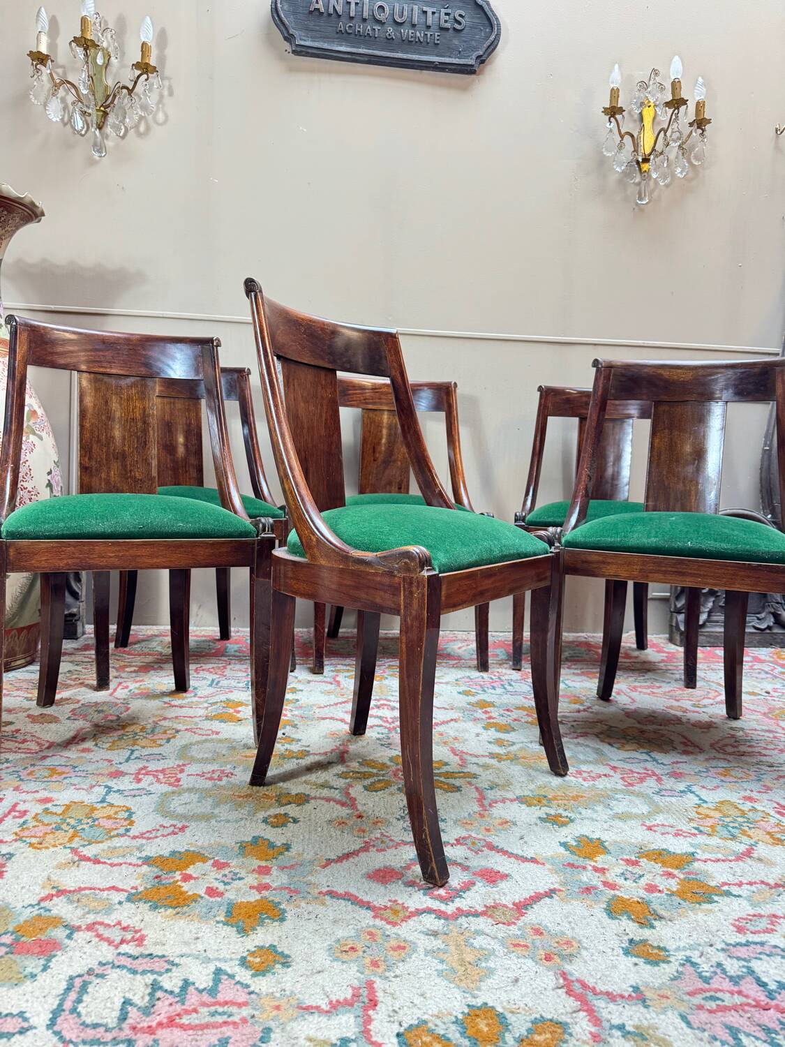 Suite de six chaises gondole en acajou de style empire