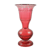 Vase en cristal rouge Bohème décoré de feuilles de vigne, 19e siècle