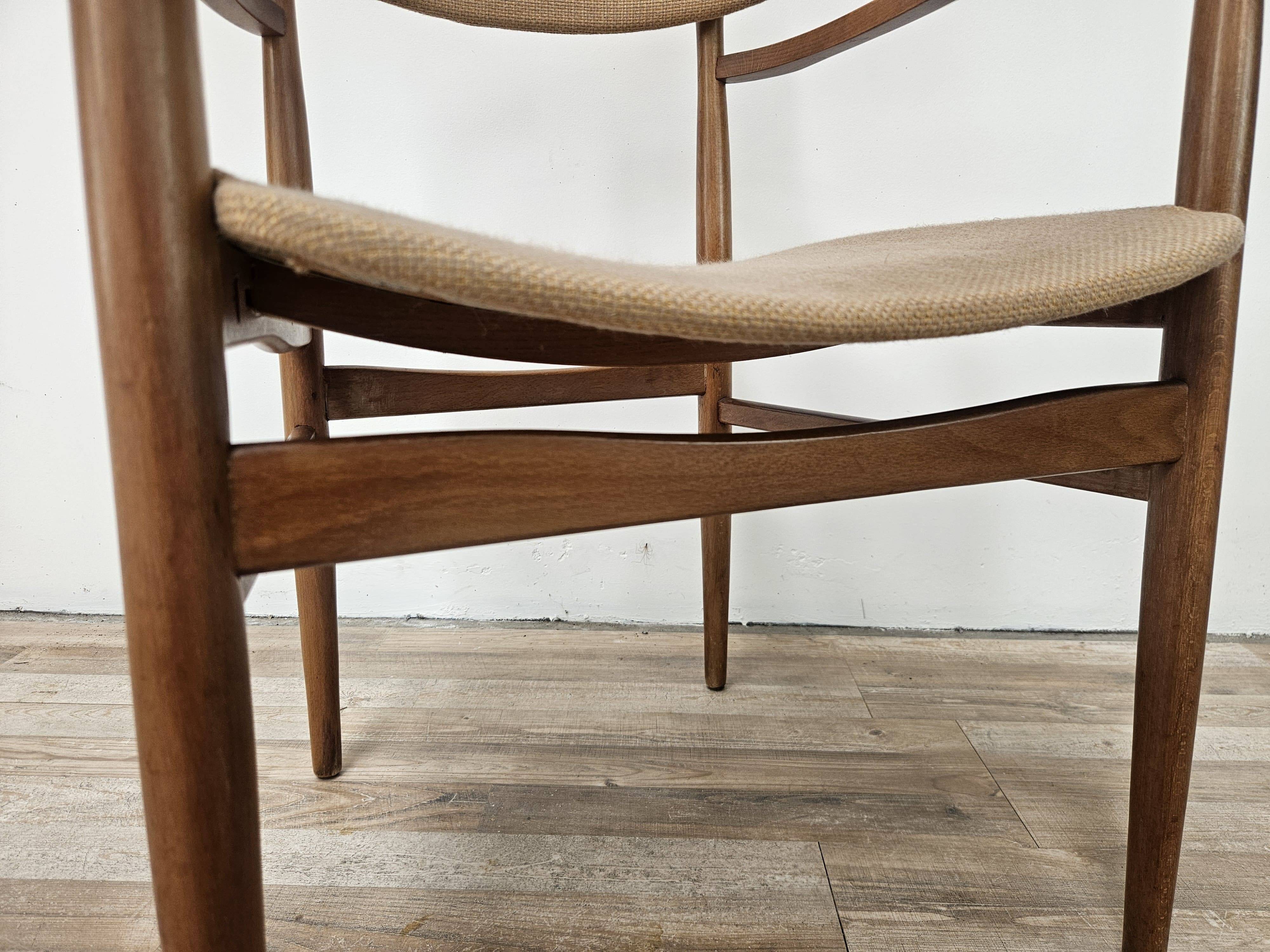 Fauteuil suédois en bois et tissu marron
