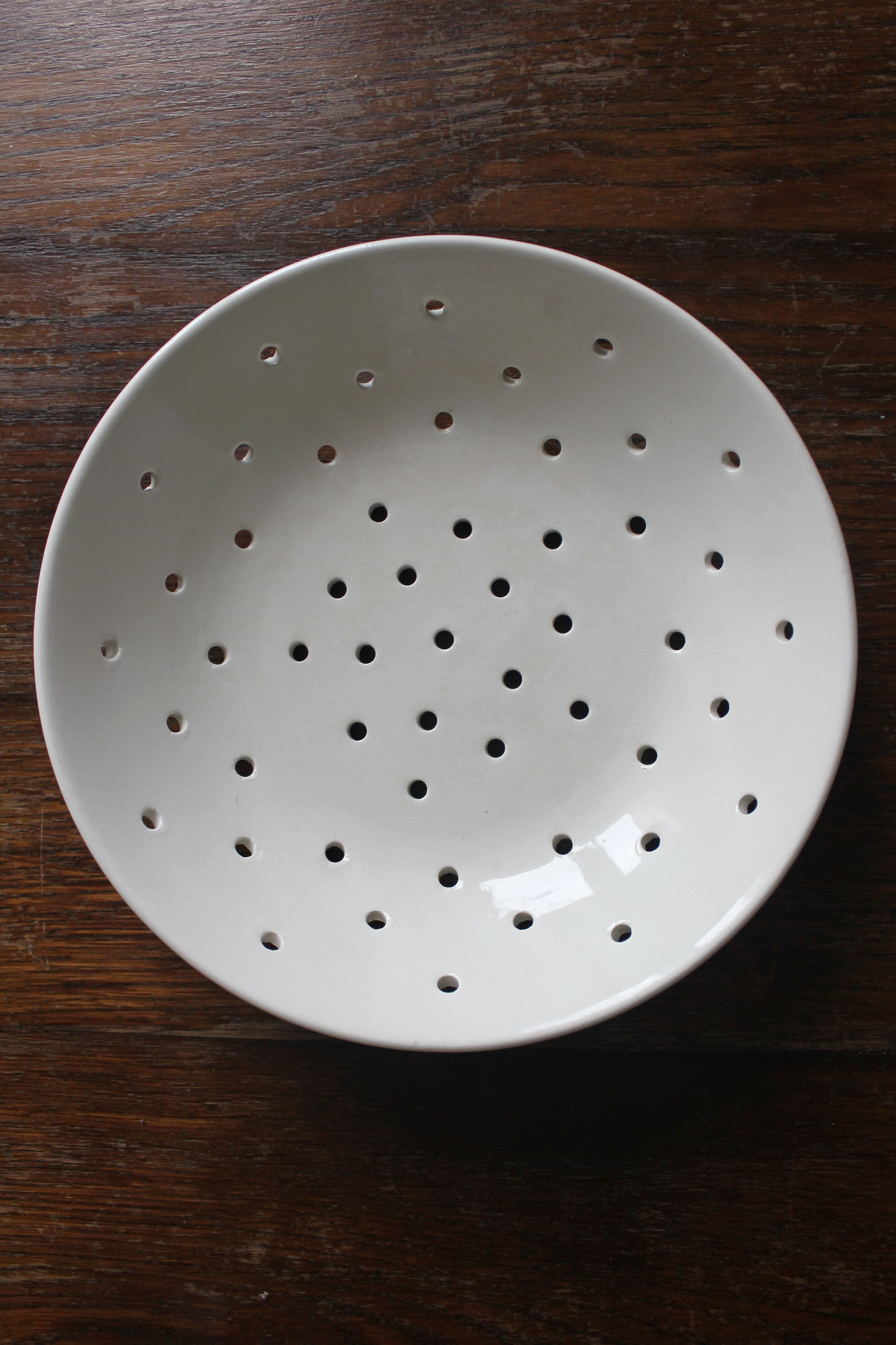 Digoin Sarreguemines earthenware drainer plate