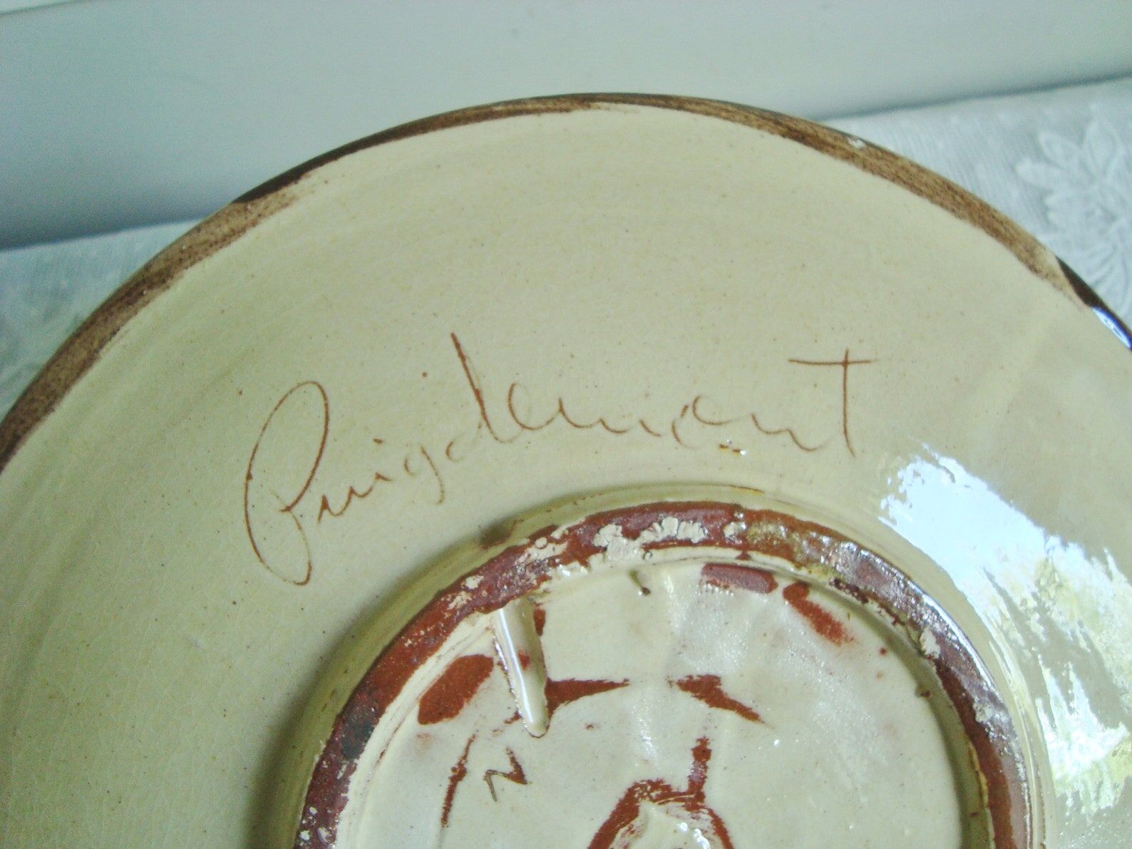 Vintage plate signed Puigdemont stylized ruit patterns
