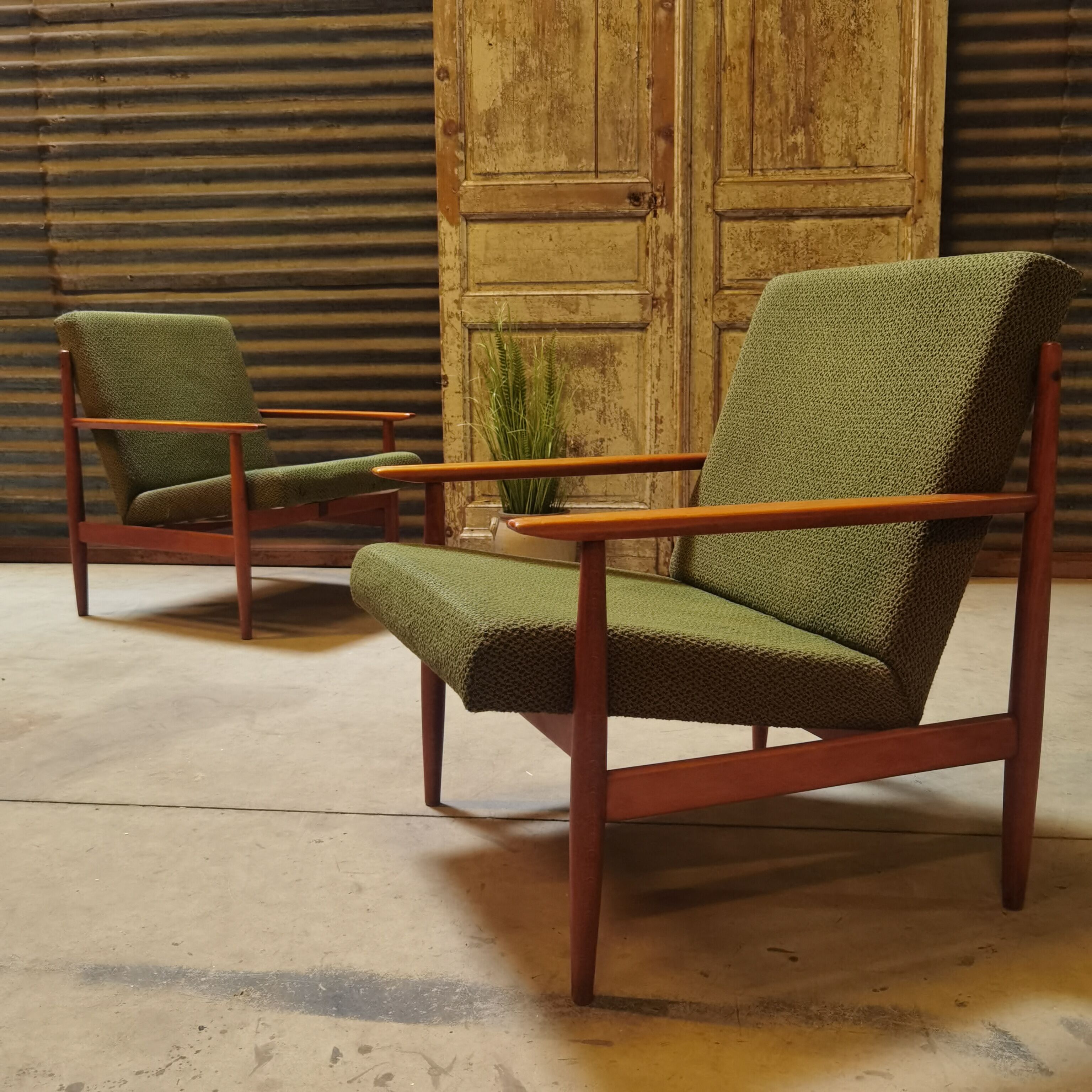 Pair of armchairs by Frantisek Jirak for TON Bystřice (Thonet)