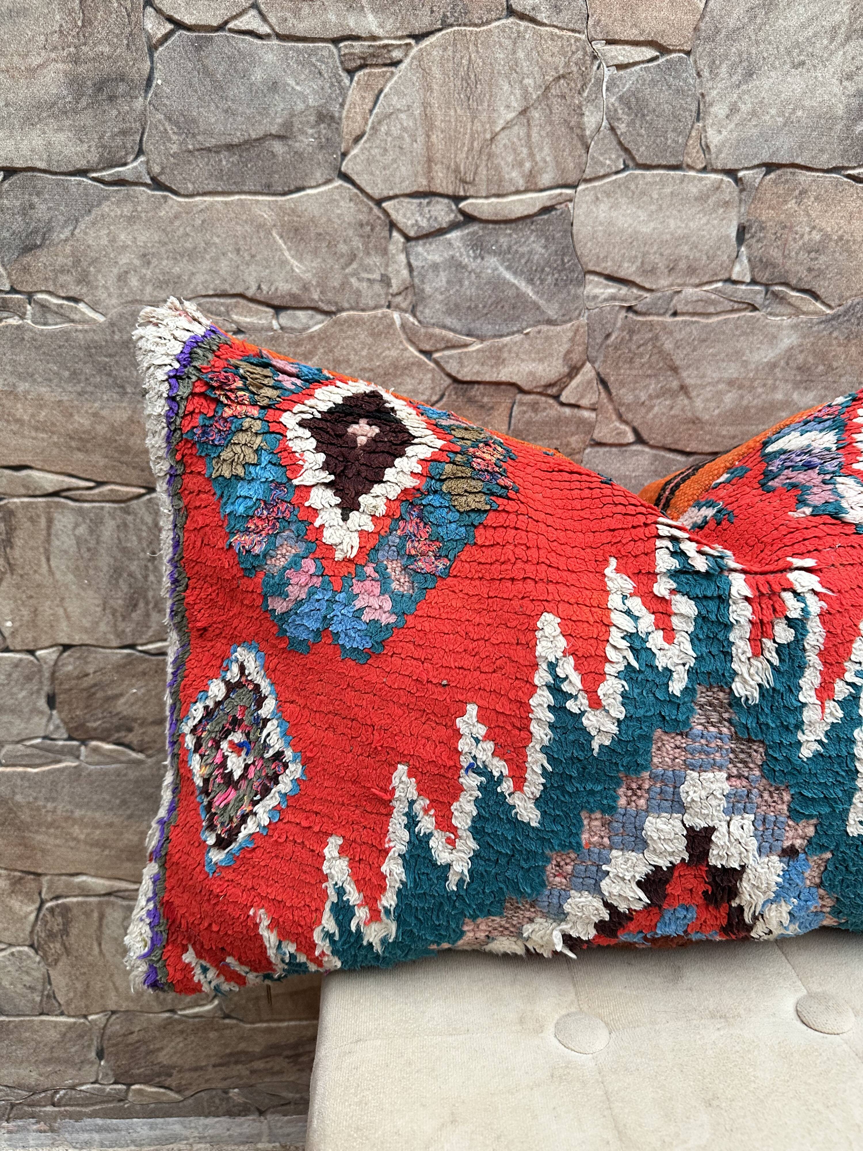 Vintage Berber Kilim cushion cover: Moroccan wool cushion