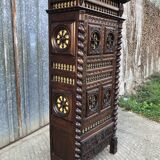 Breton bonnet cupboard in solid oak with 1 door and 1 drawer.