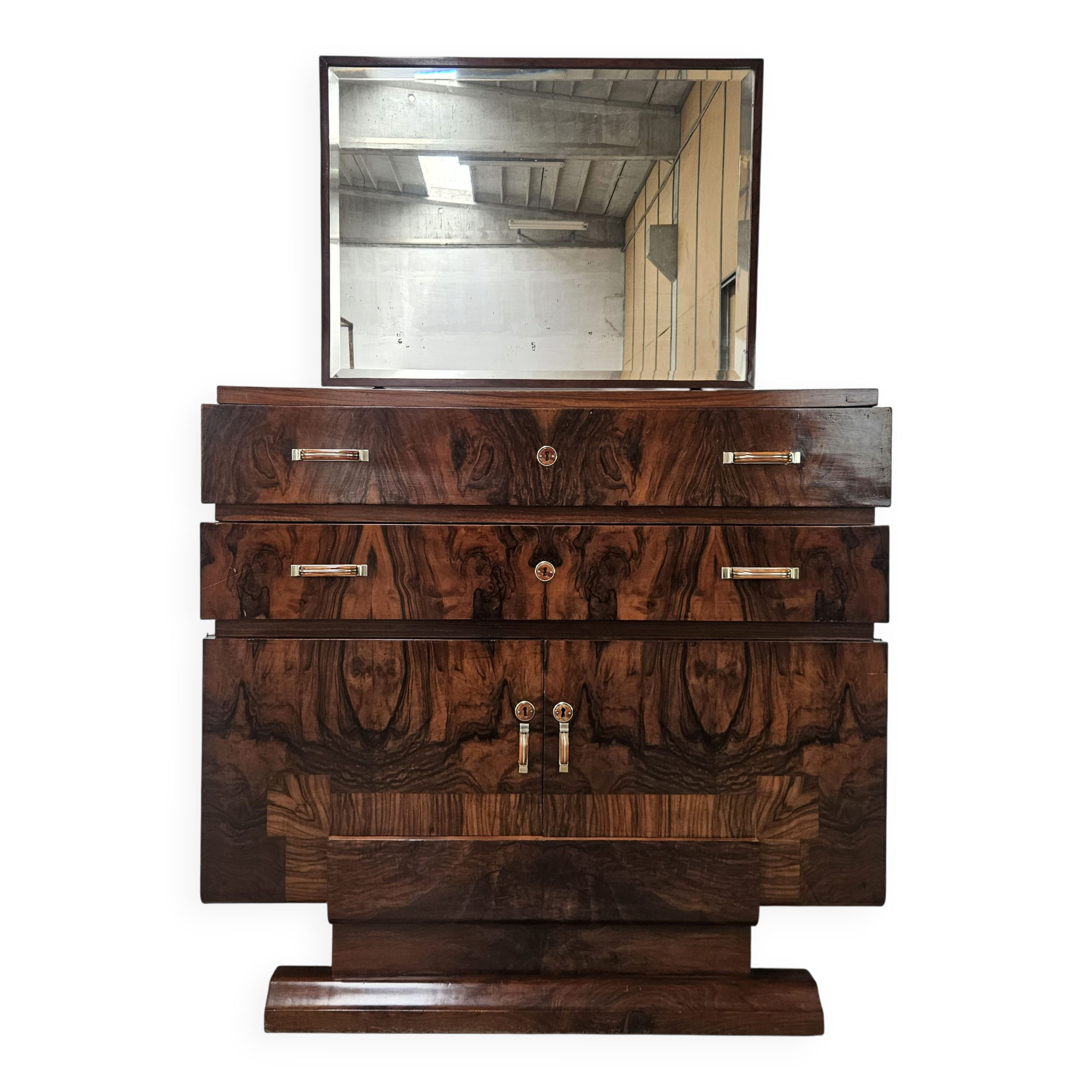Exclusive 1940s Art Decò sideboard in walnut burl with mirror