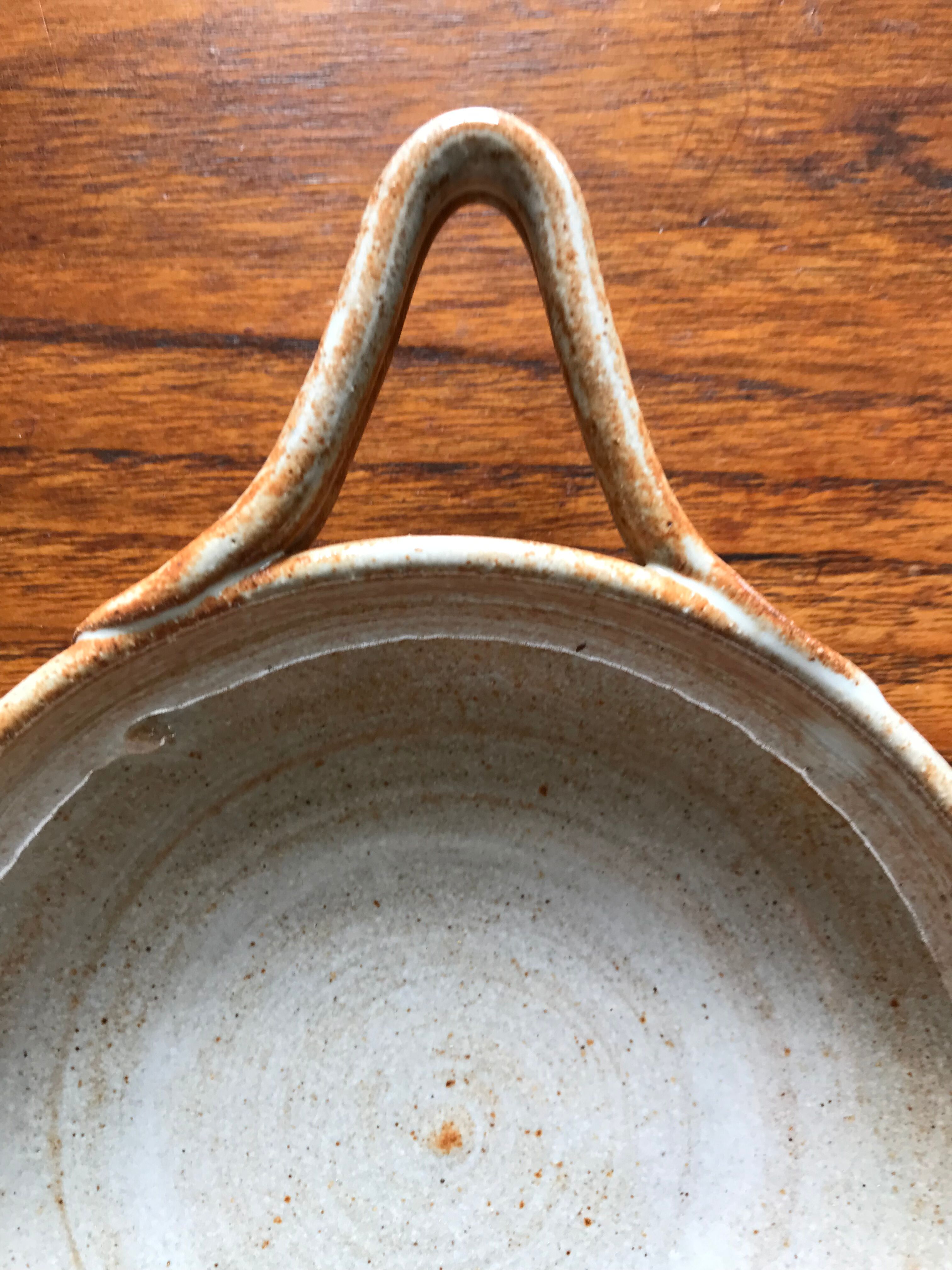 Pair of sandstone raviers