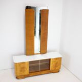 Buffet surmonté d'un miroir triptyque par Jindřich Halabala, Tchécoslovaquie, 1950