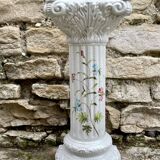 Cracked earthenware column