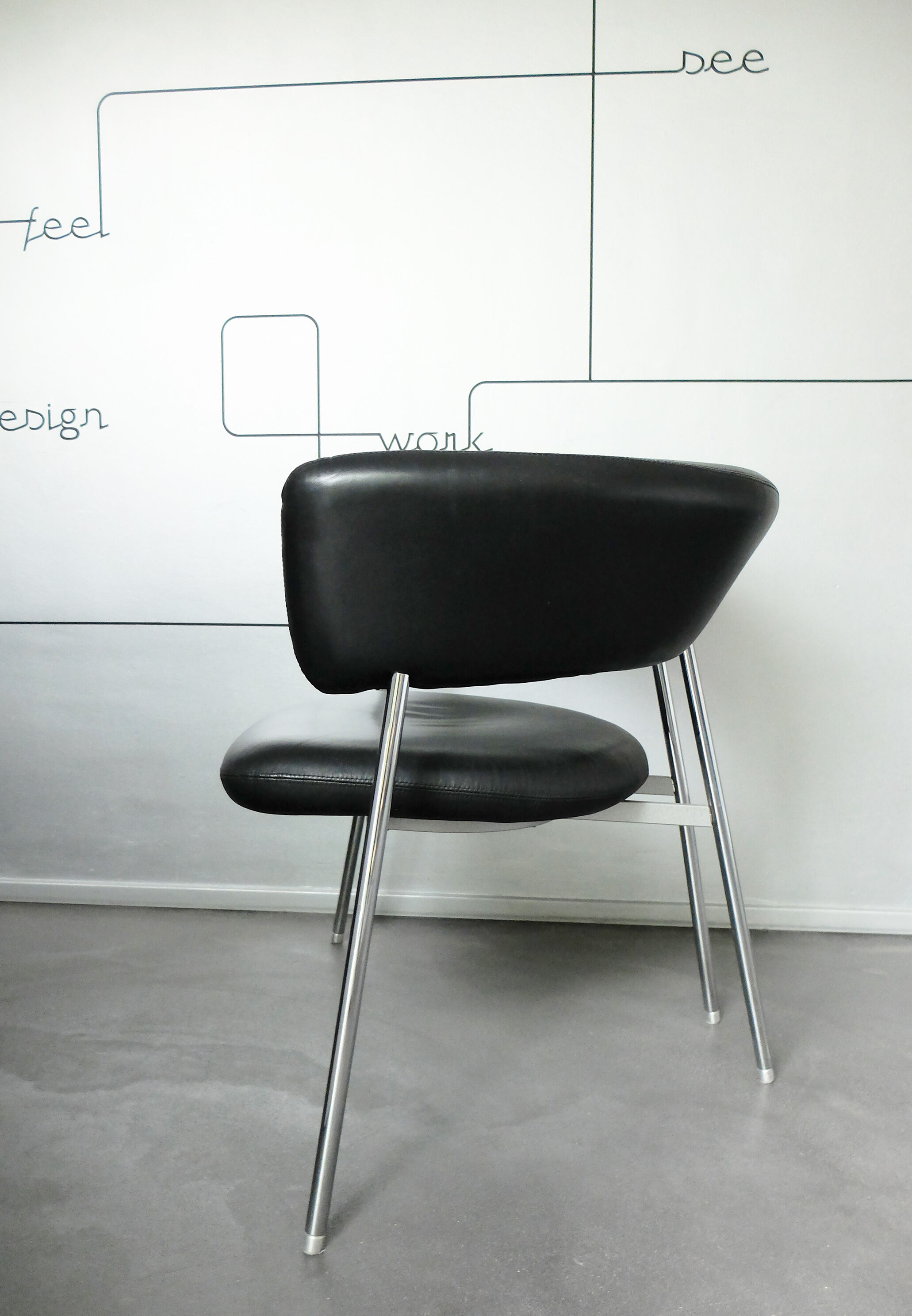 Divi lounge chair by Mark Van Tilburg for Leolux