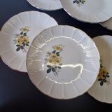 Set of 6 vintage dessert plates from L'Amandinoise in good condition.