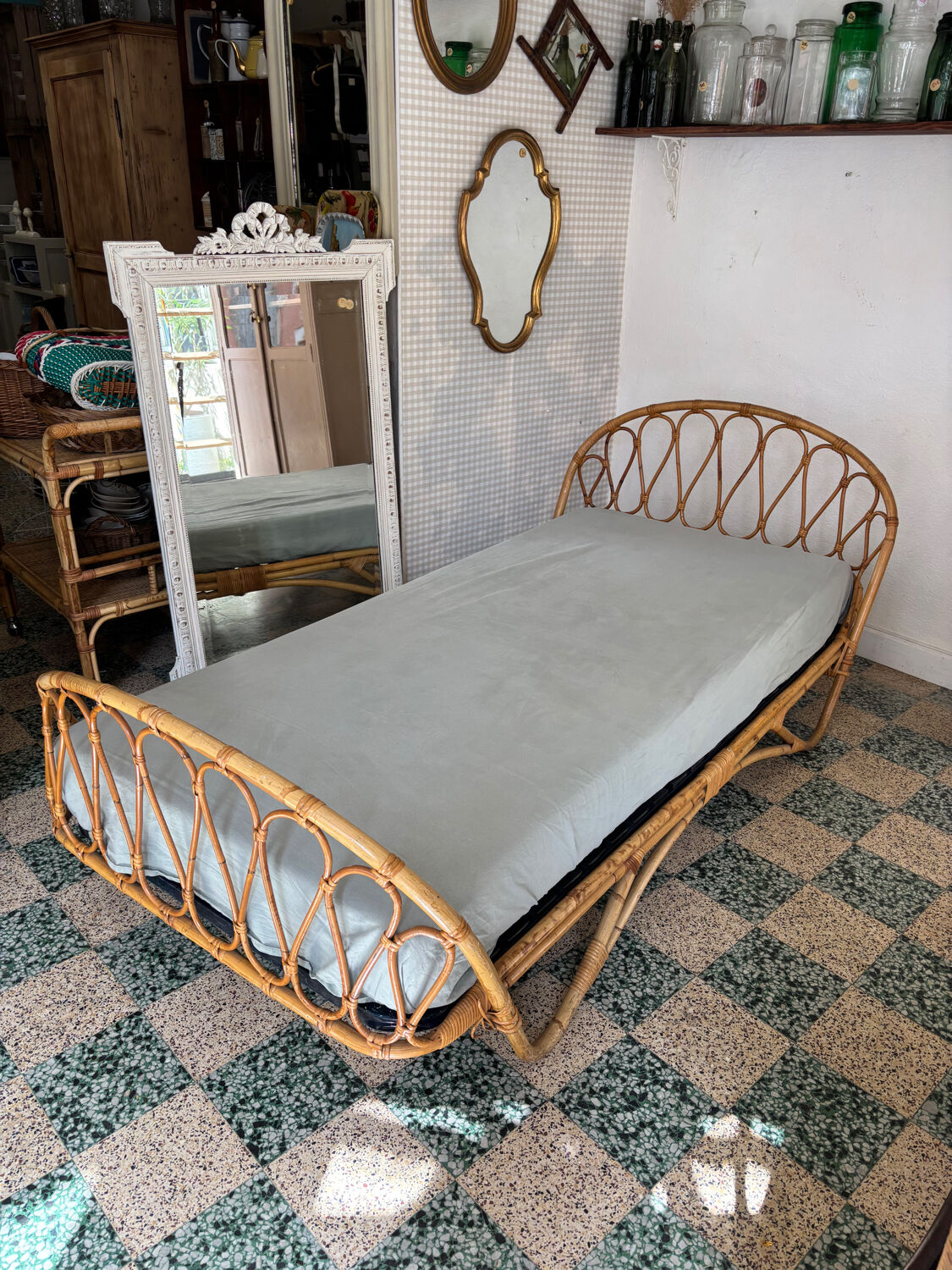 Rattan bed