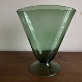 Italian Médicis neo-classical vase design 1960 in XXL blown green glass.