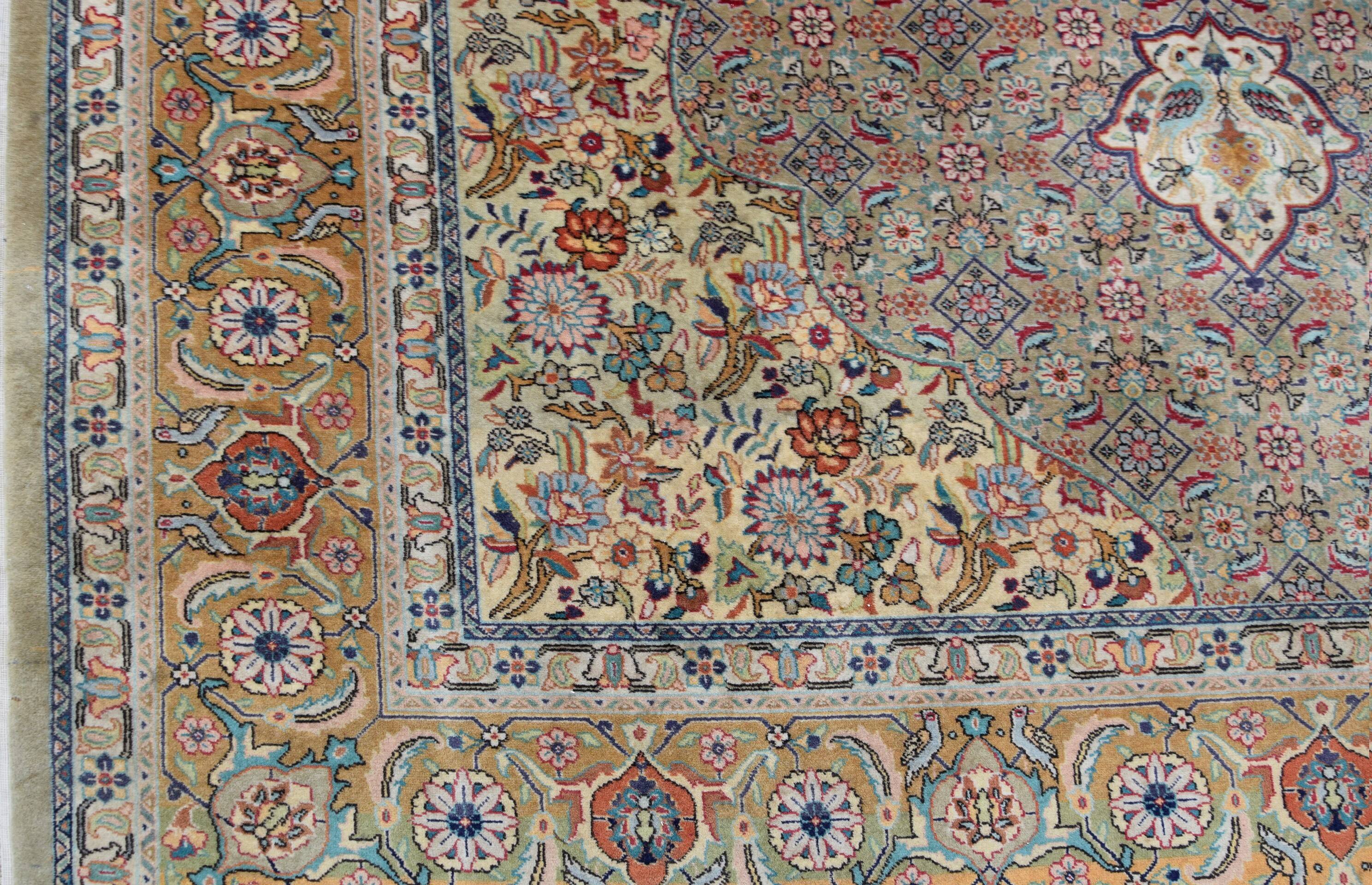 Oriental carpet tabriz iran: 2.08 x 3.08 metres in wool