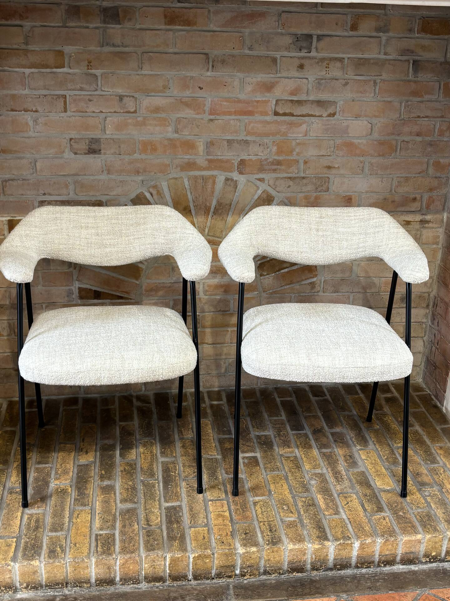 Paire de fauteuils Lucien et Robin Day modèle 675