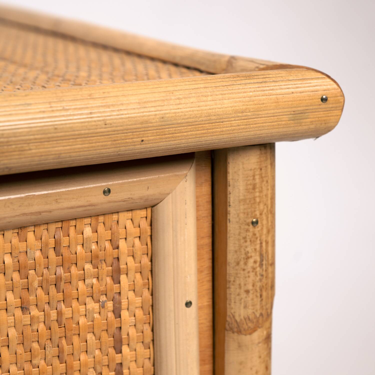 Bureau en rotin tressé et bambou avec charnières en bronze, Italie, années 1960