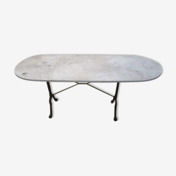 Old bistro table in marble and godin cast iron foot
