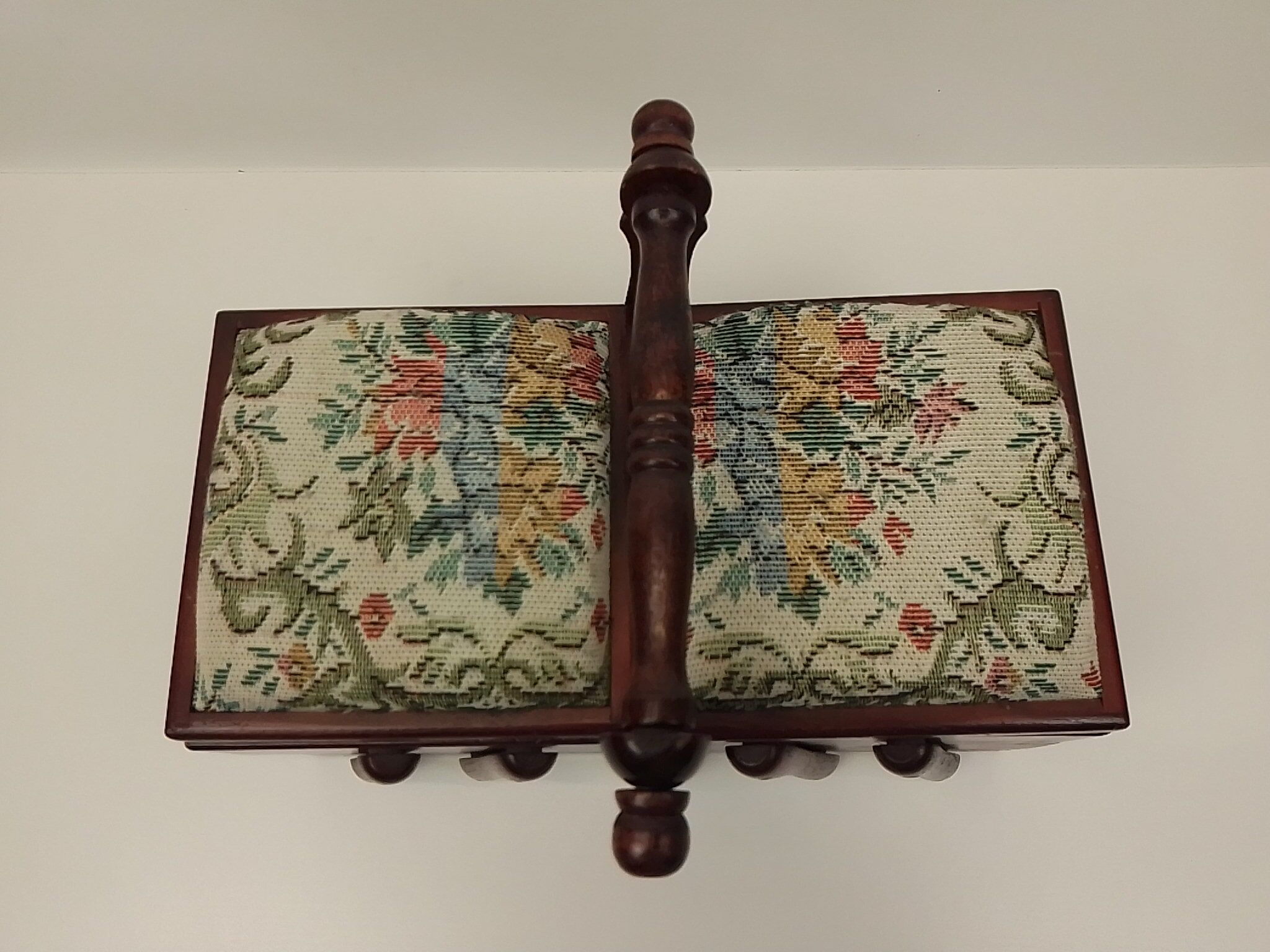 Table worker in wood and fabric