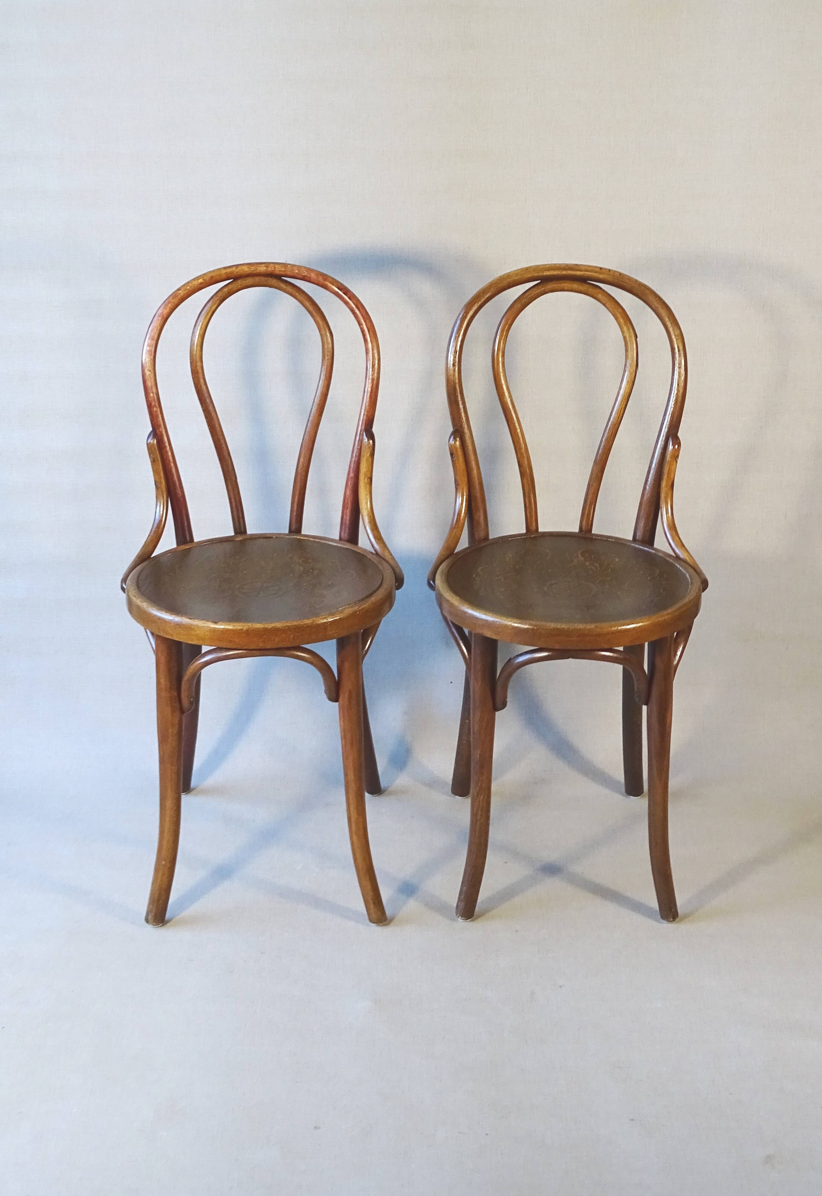 Set of 2 Thonet wooden seat bistro chairs N°18 1/2, Circa 1920