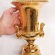 Medici-shaped vase in gilded Paris porcelain.