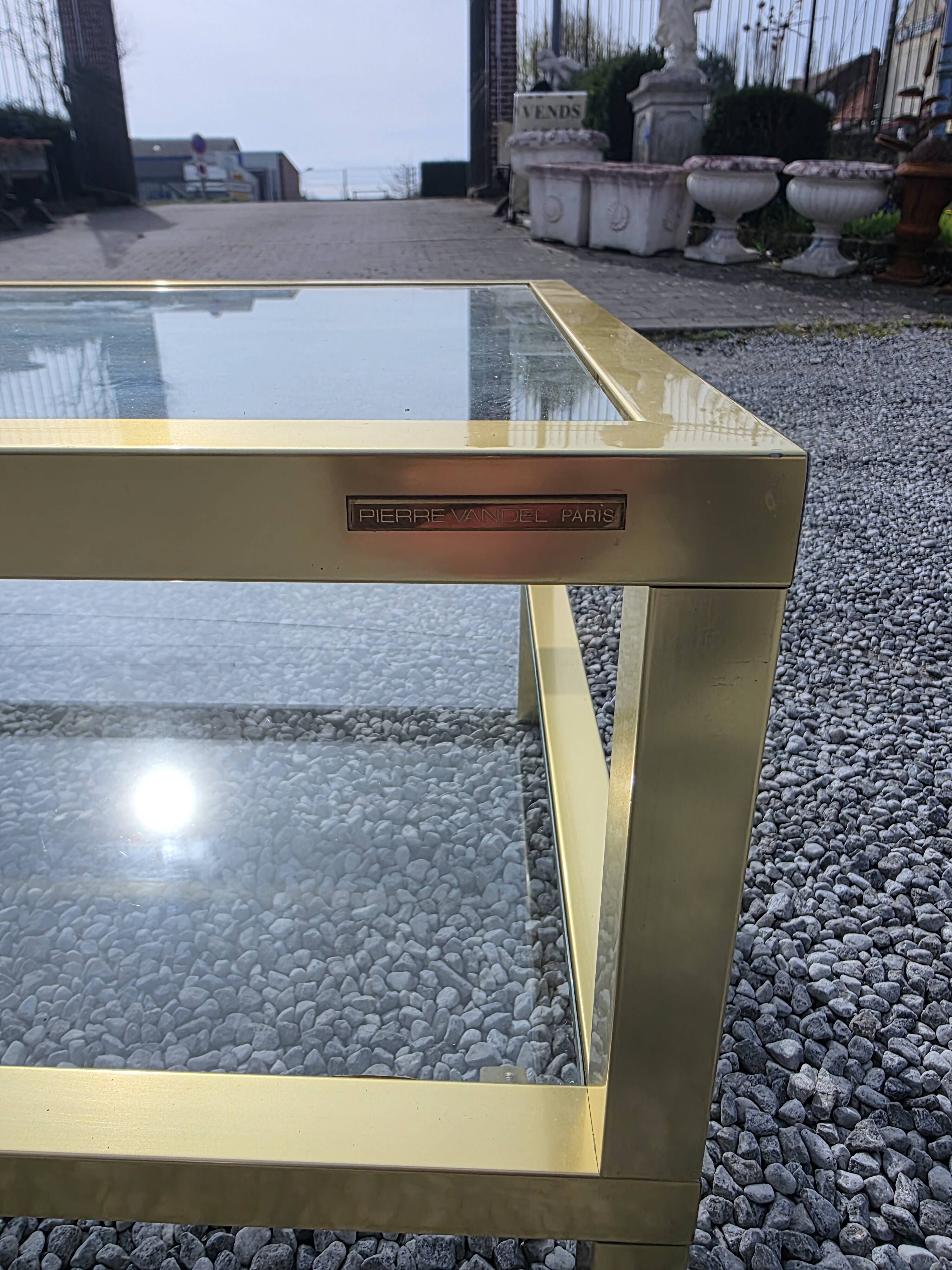 Table basse Pierre Vandel en métal doré brossé années 70