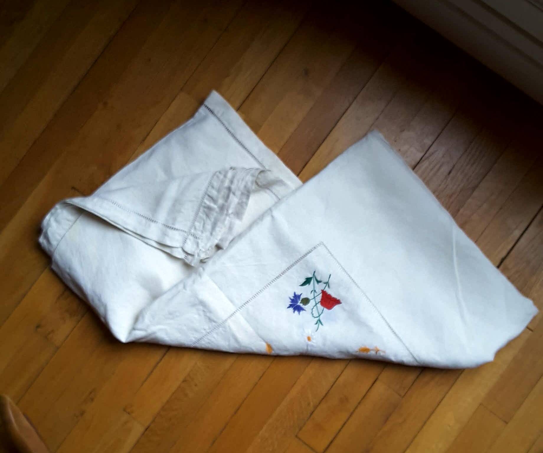Nappe brodée linge ancien