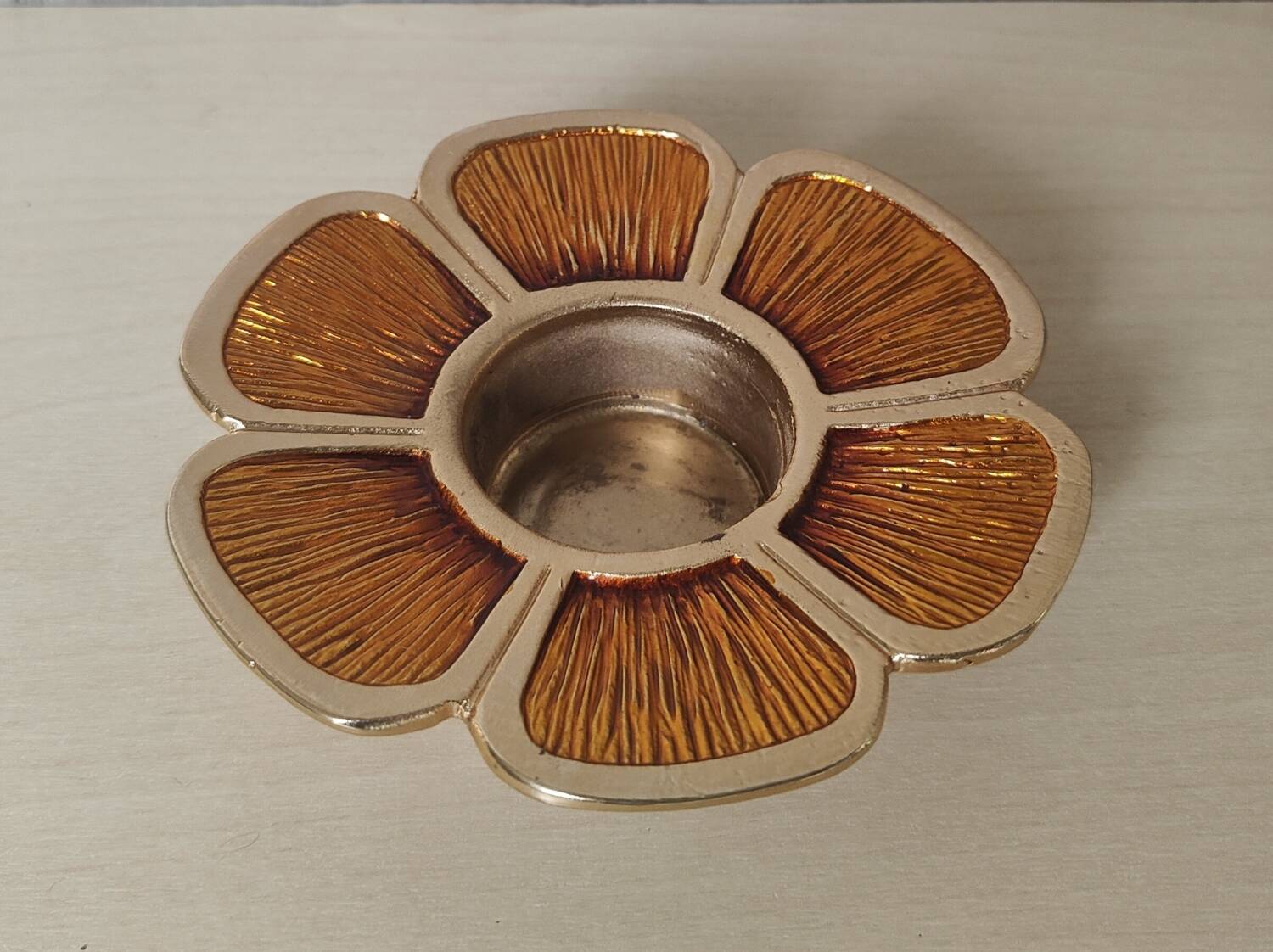 Bougeoir fleur en bronze et émail