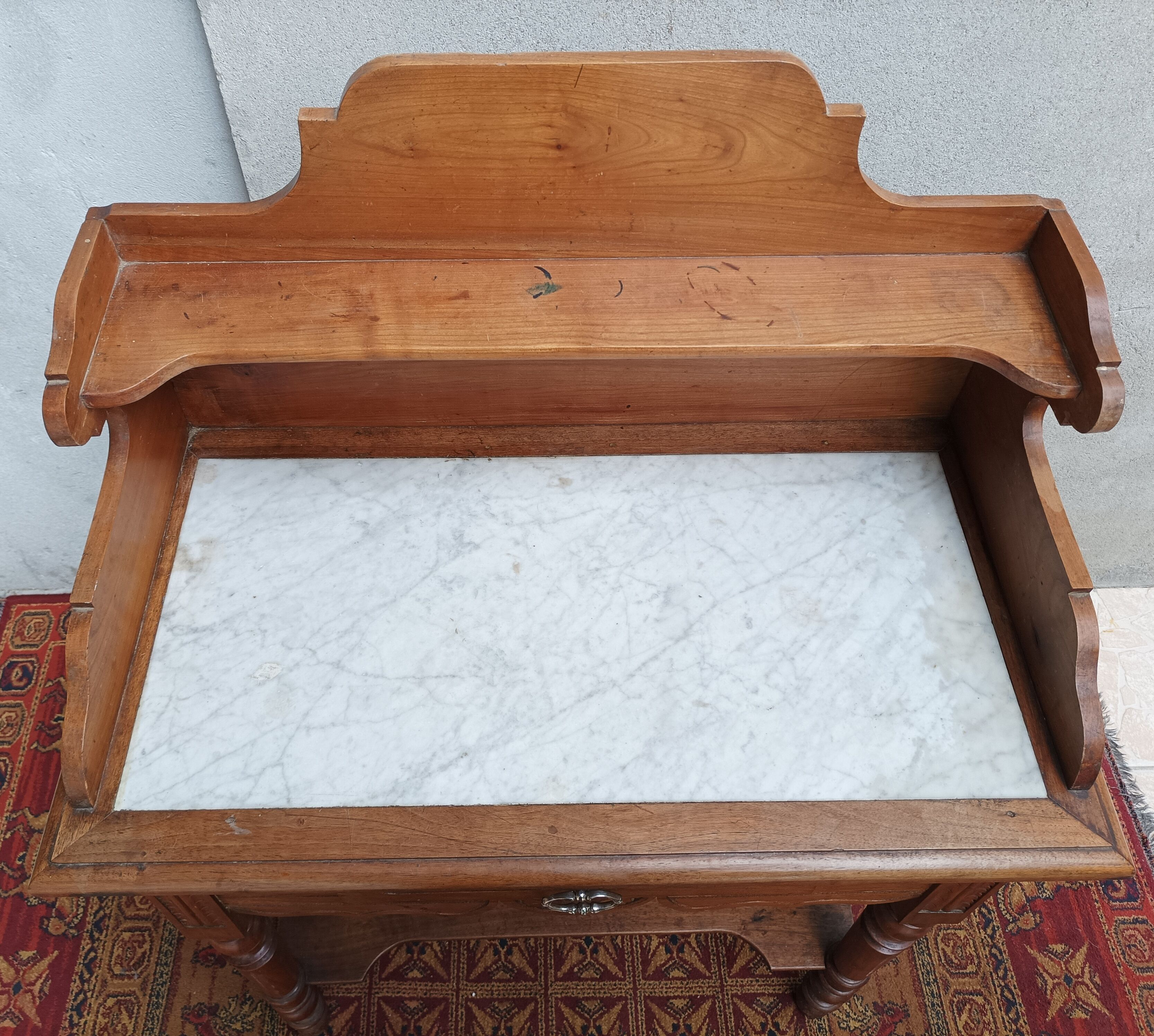 Meuble de toilette en noyer et merisier